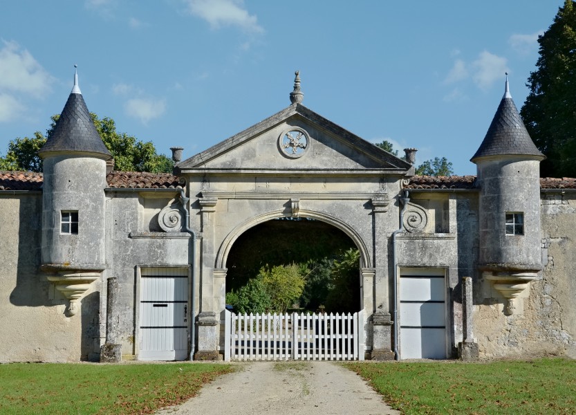 St-Même-les-Carrières 16 Porche Vinade 2013