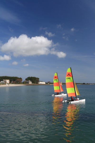 St-Vaast Catamaran Wikimedia Commons