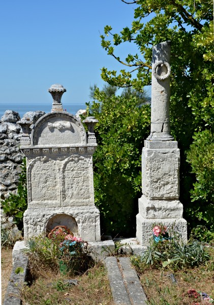 Talmont-sur-Gironde 17 Tombes anciennes 2013