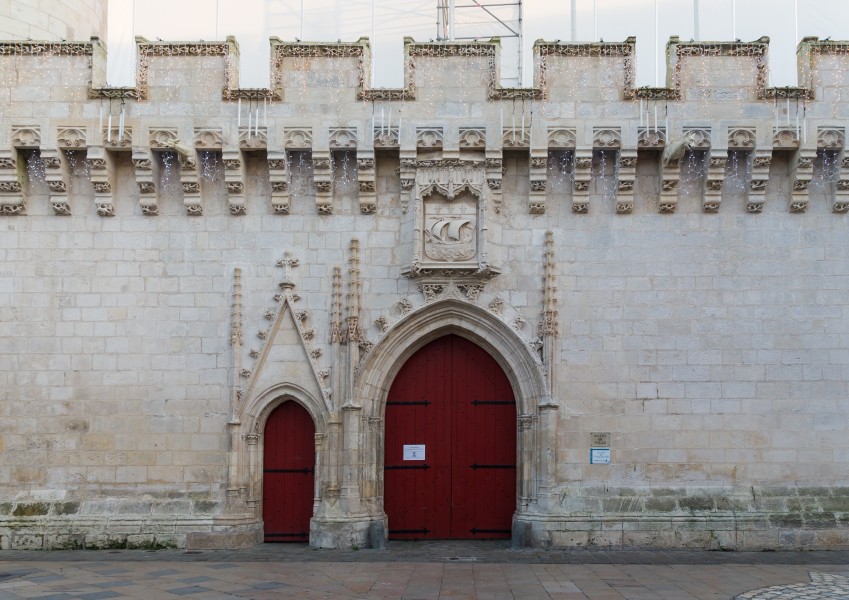 Town hall La Rochelle main entrance
