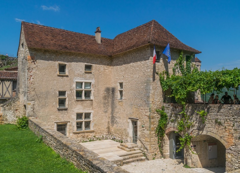 Town hall of Saint-Cirq-Lapopie 01