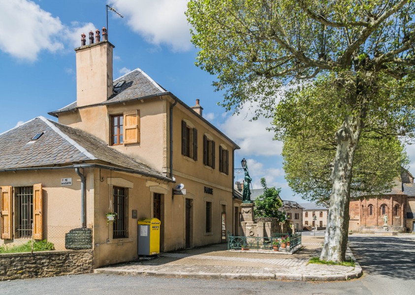 Town hall of Saint-Saturnin-de-Lenne