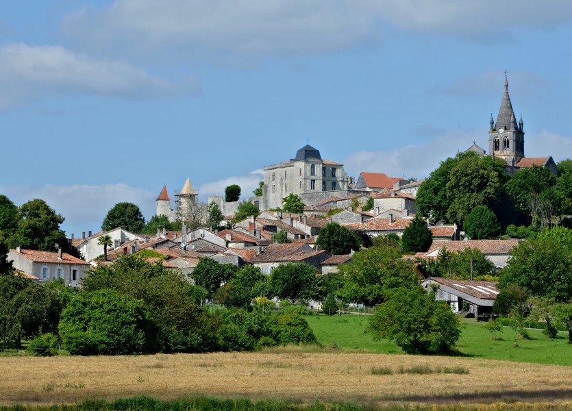 Villebois-Lavalette 16 Bourg depuis D17 2013