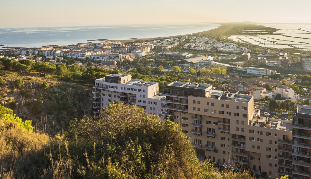 Western Sète and the Sandsplit