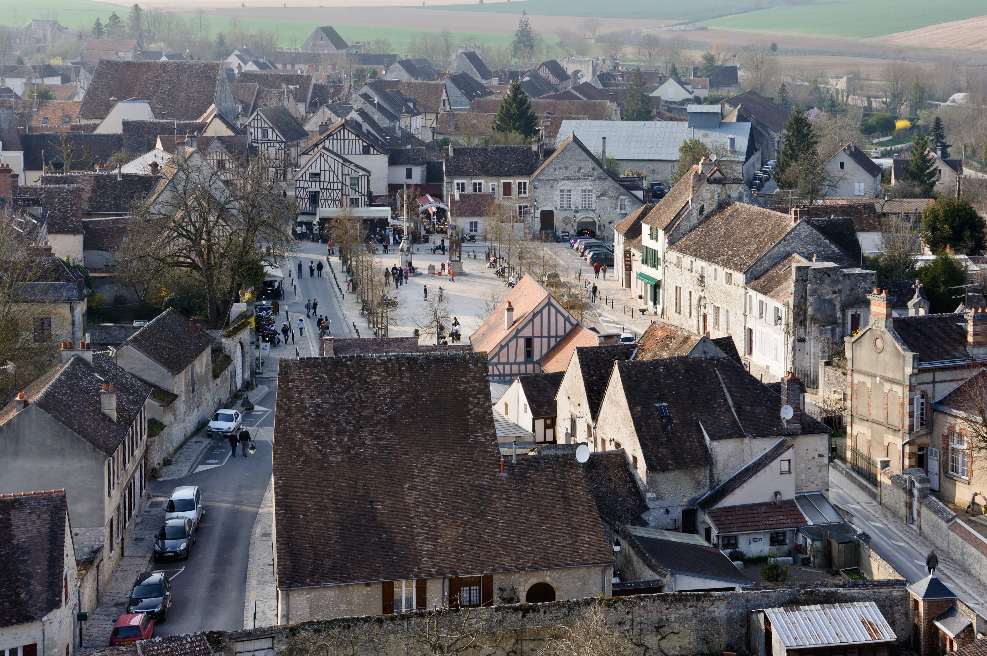 Provins ville-haute place du Chatel