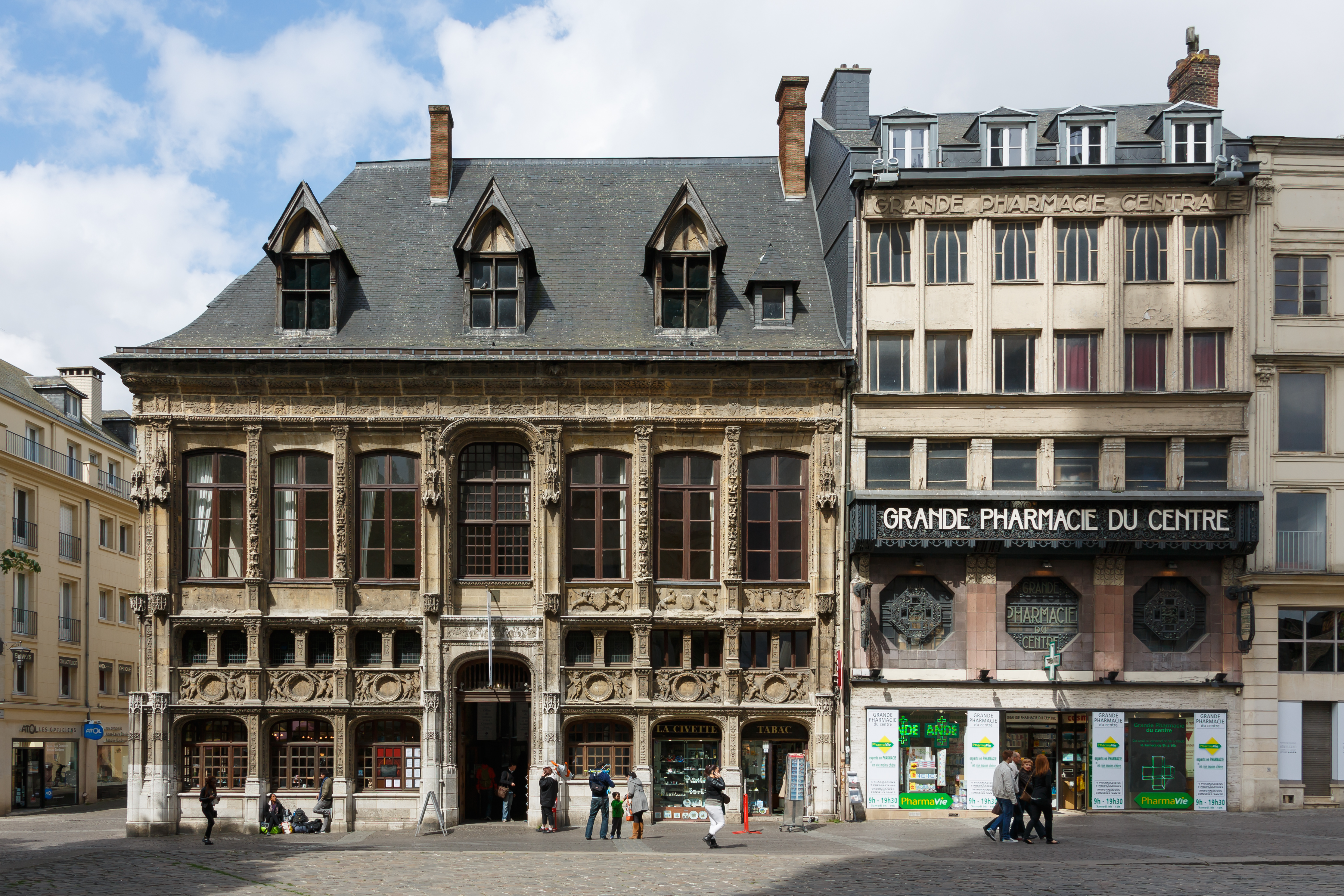 Rouen France Place-de-la-cathédrale-02
