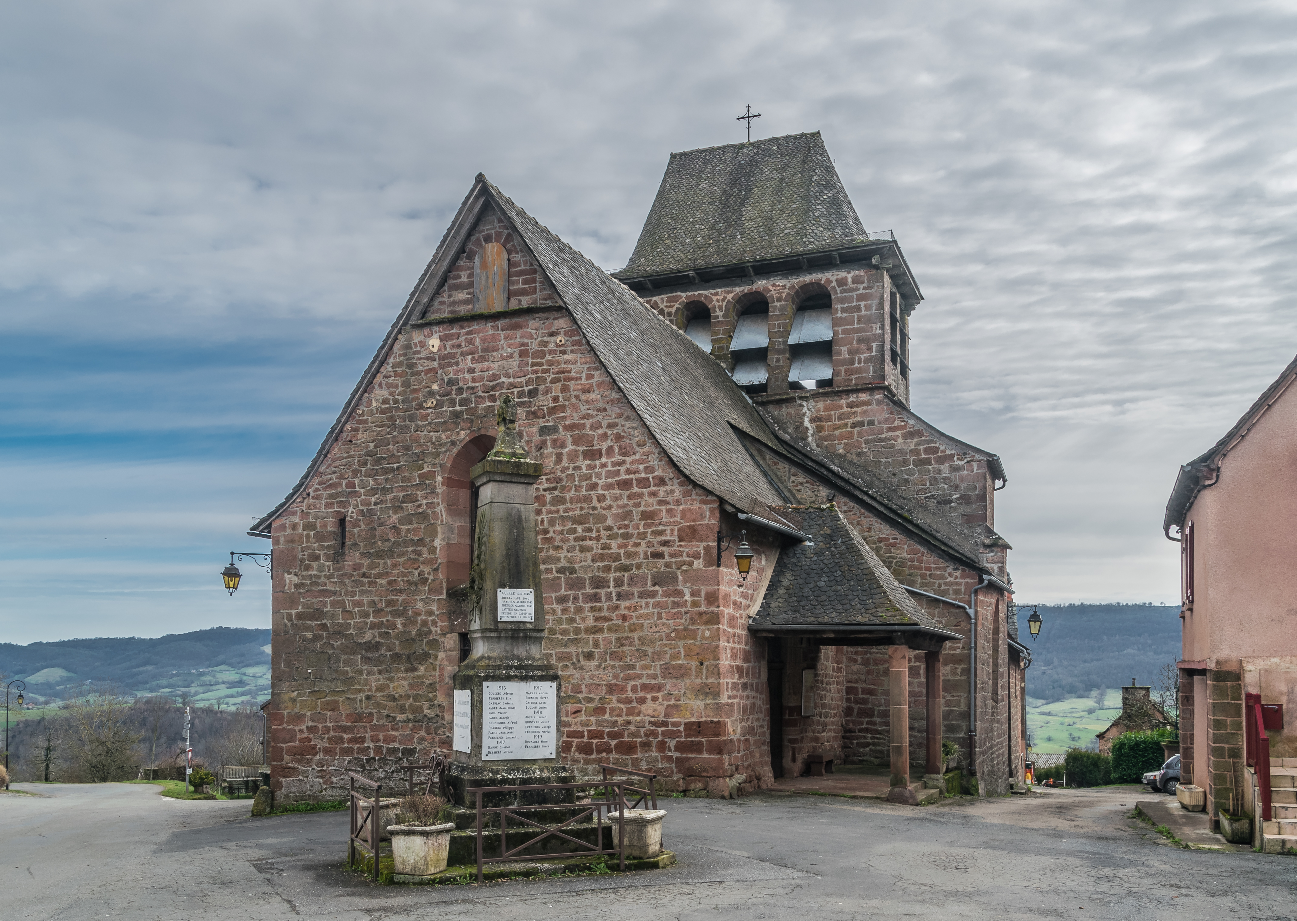 Saint Hilary Church of Pruines 01