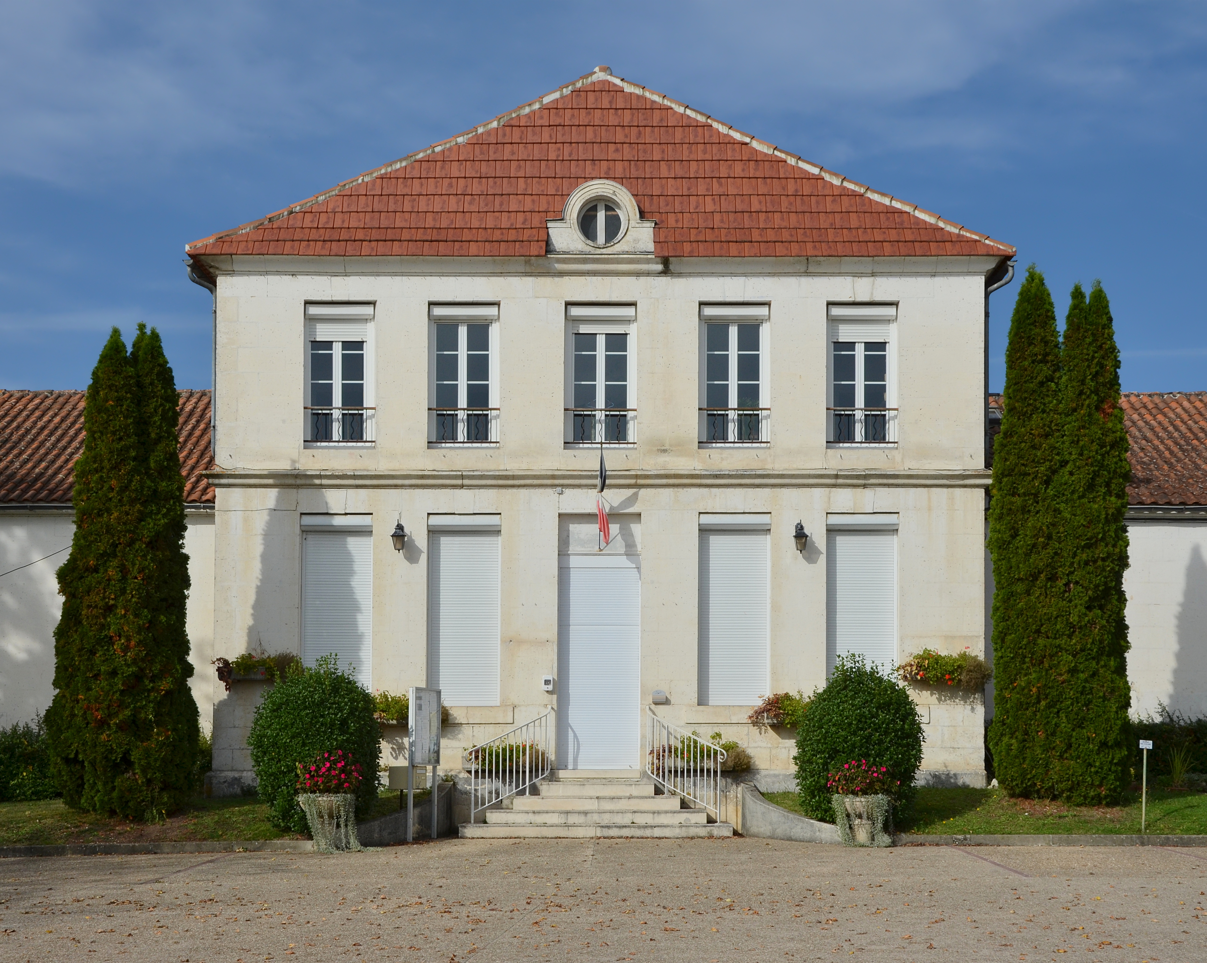 Salles-Lavalette 16 Mairie 2014
