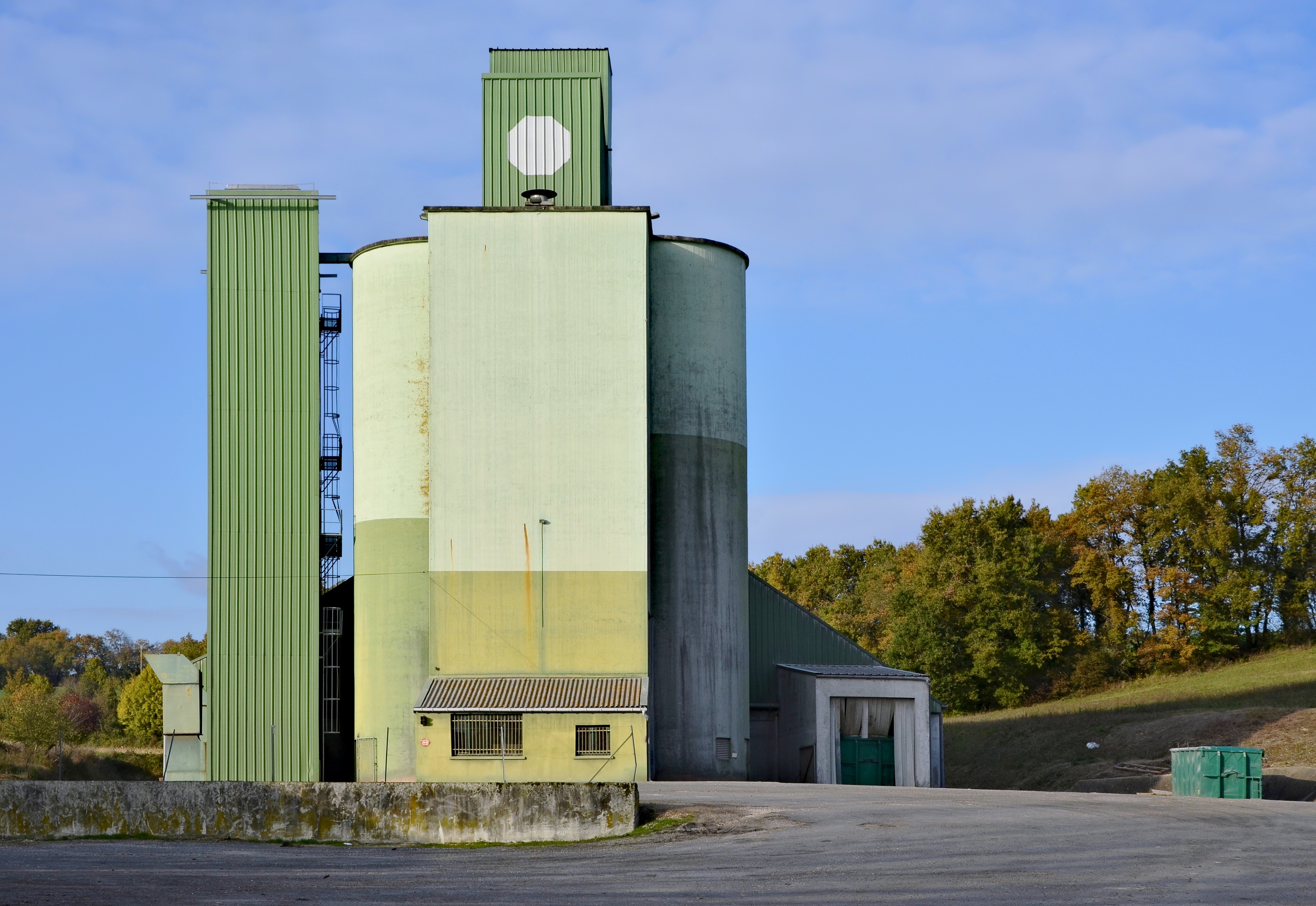 Salles-Lavalette 16 Silo vue D24 2013