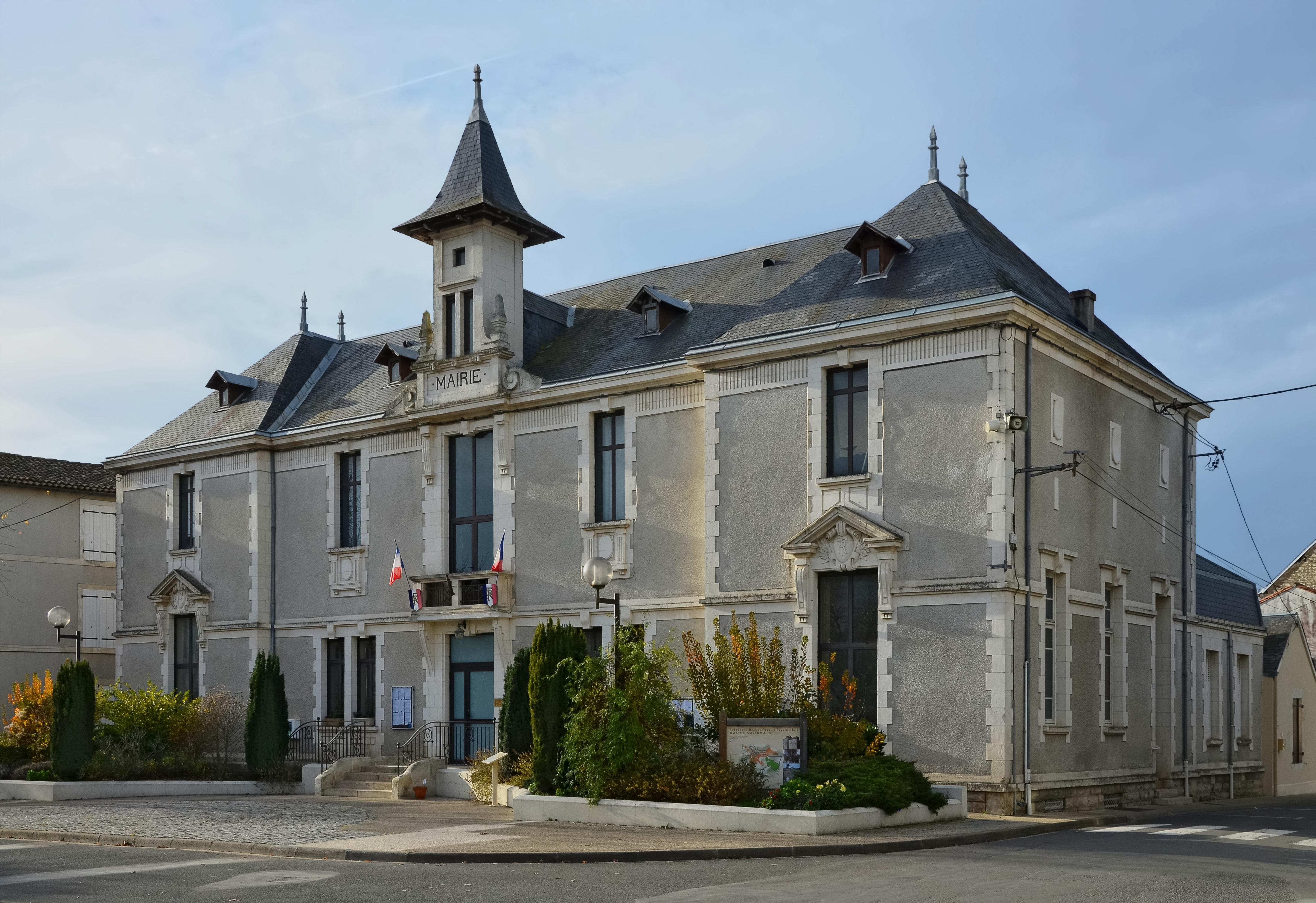 Sauzé-Vaussais 86 Mairie Façade 2014