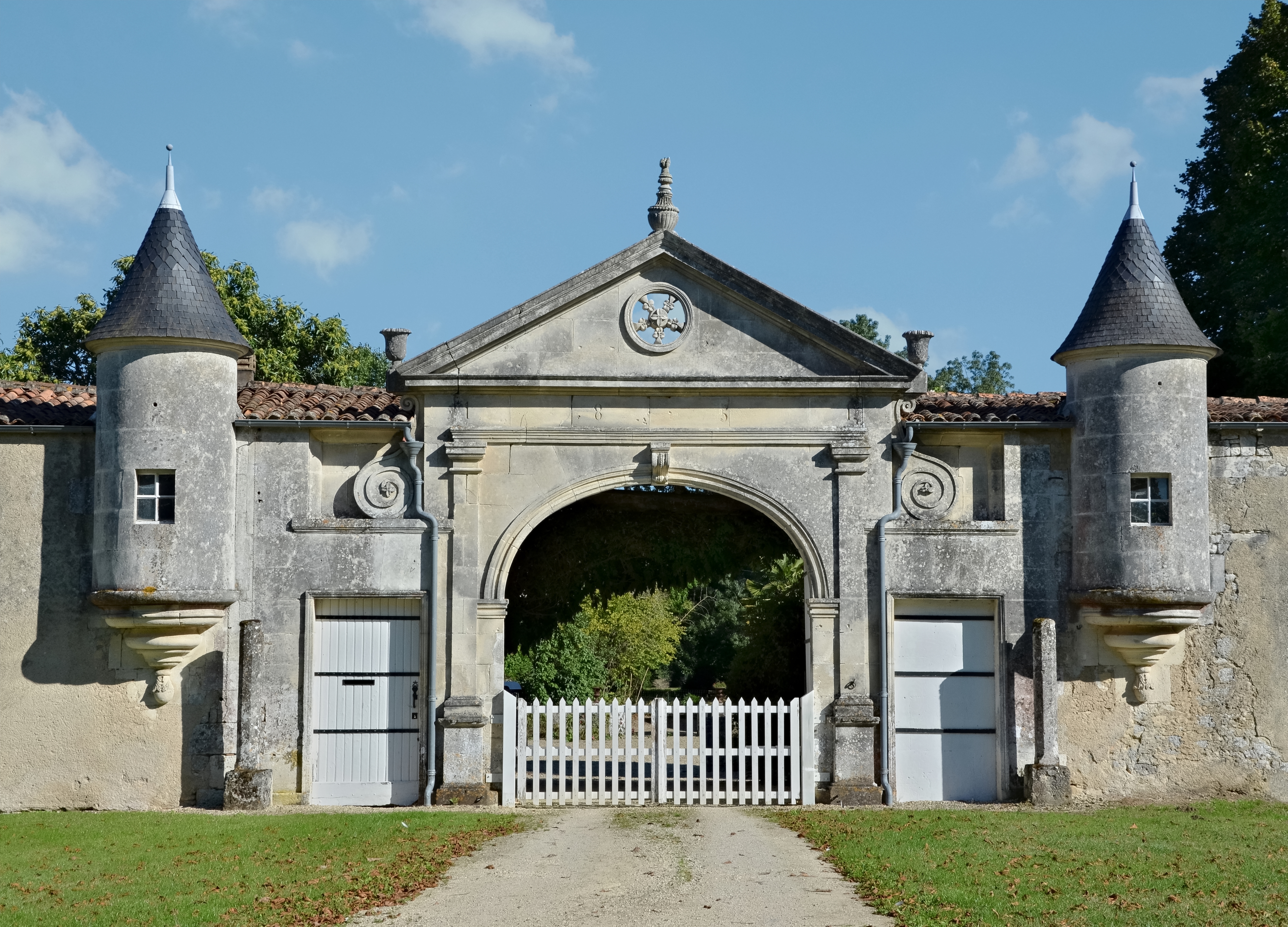 St-Même-les-Carrières 16 Porche Vinade 2013