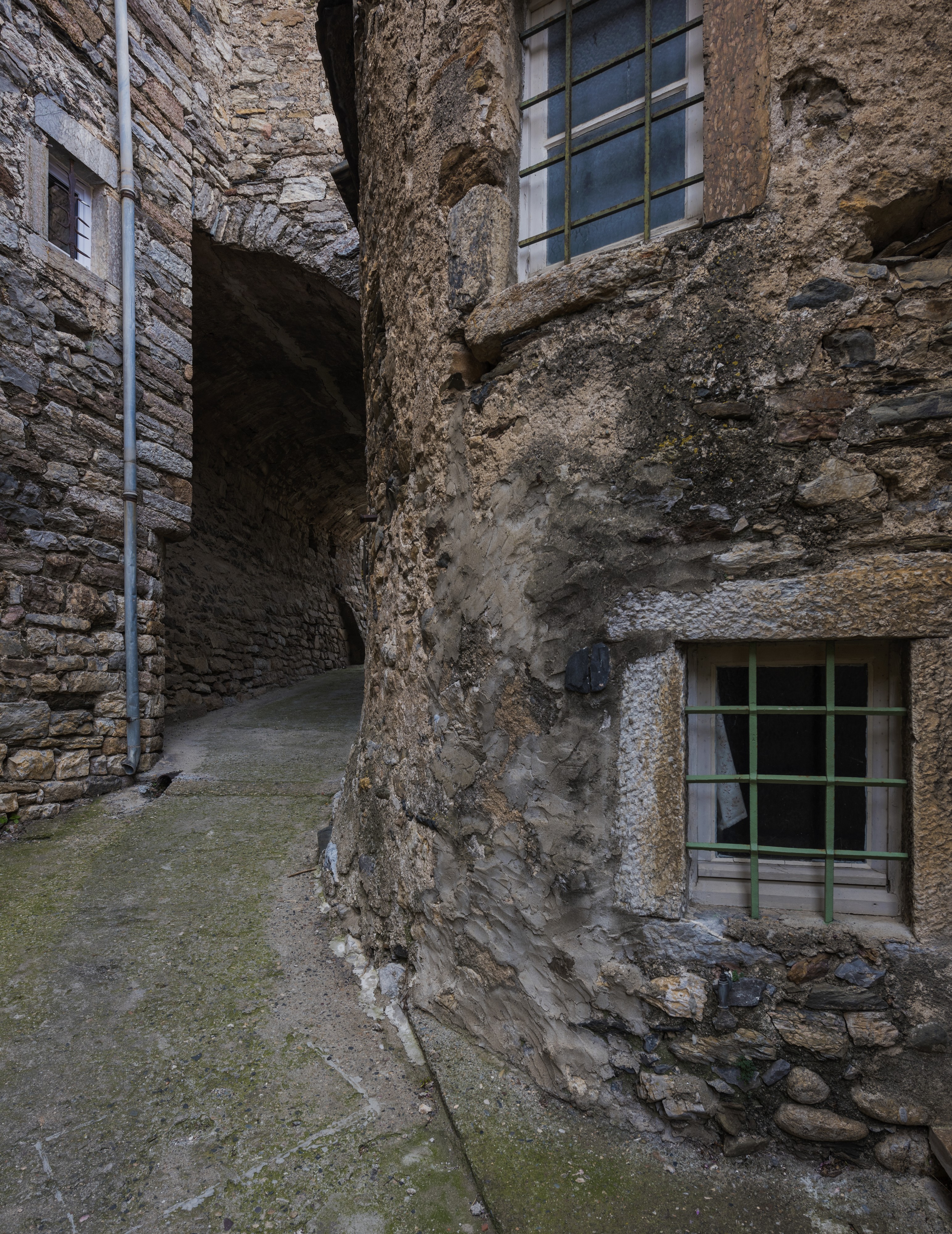 Alley in Roquebrun cf01