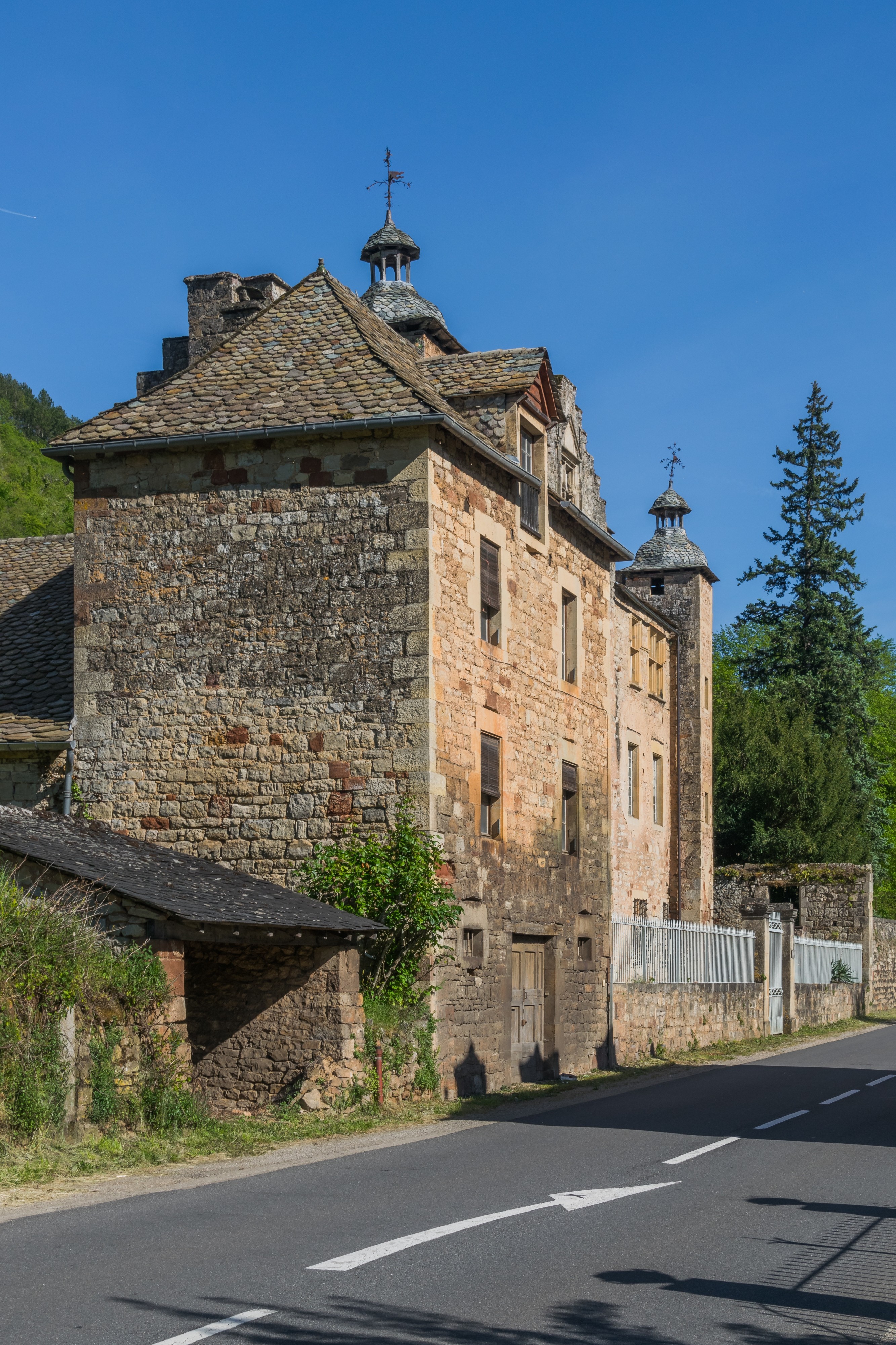 Castle of Cougousse 04