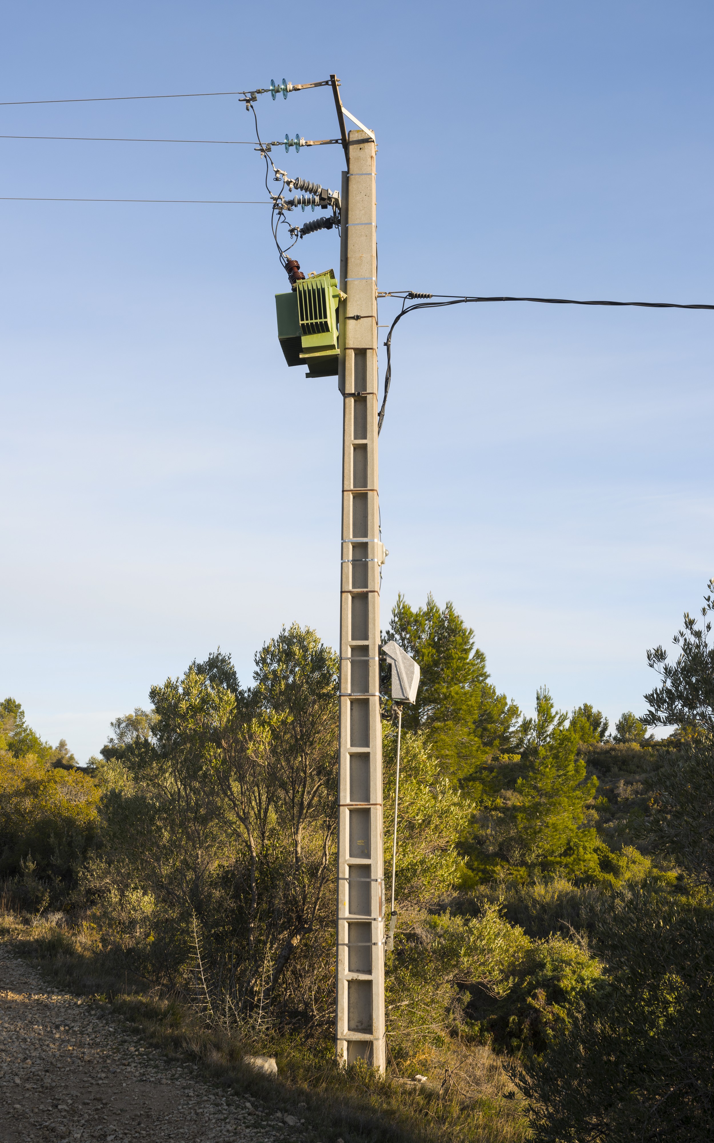 Electricity pylon - Peyriac-de-Mer