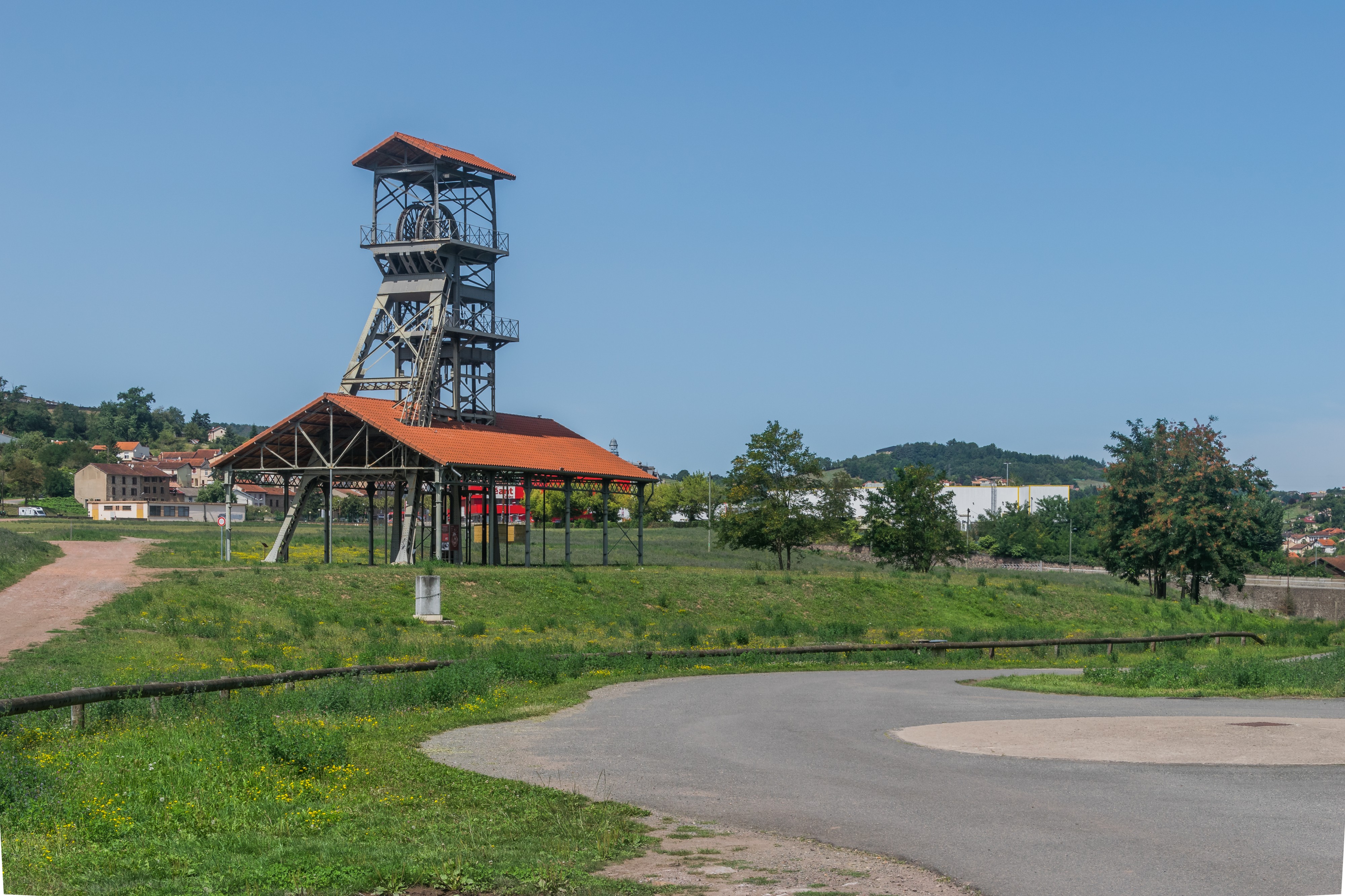 Headframe in former mine La Découverte 04