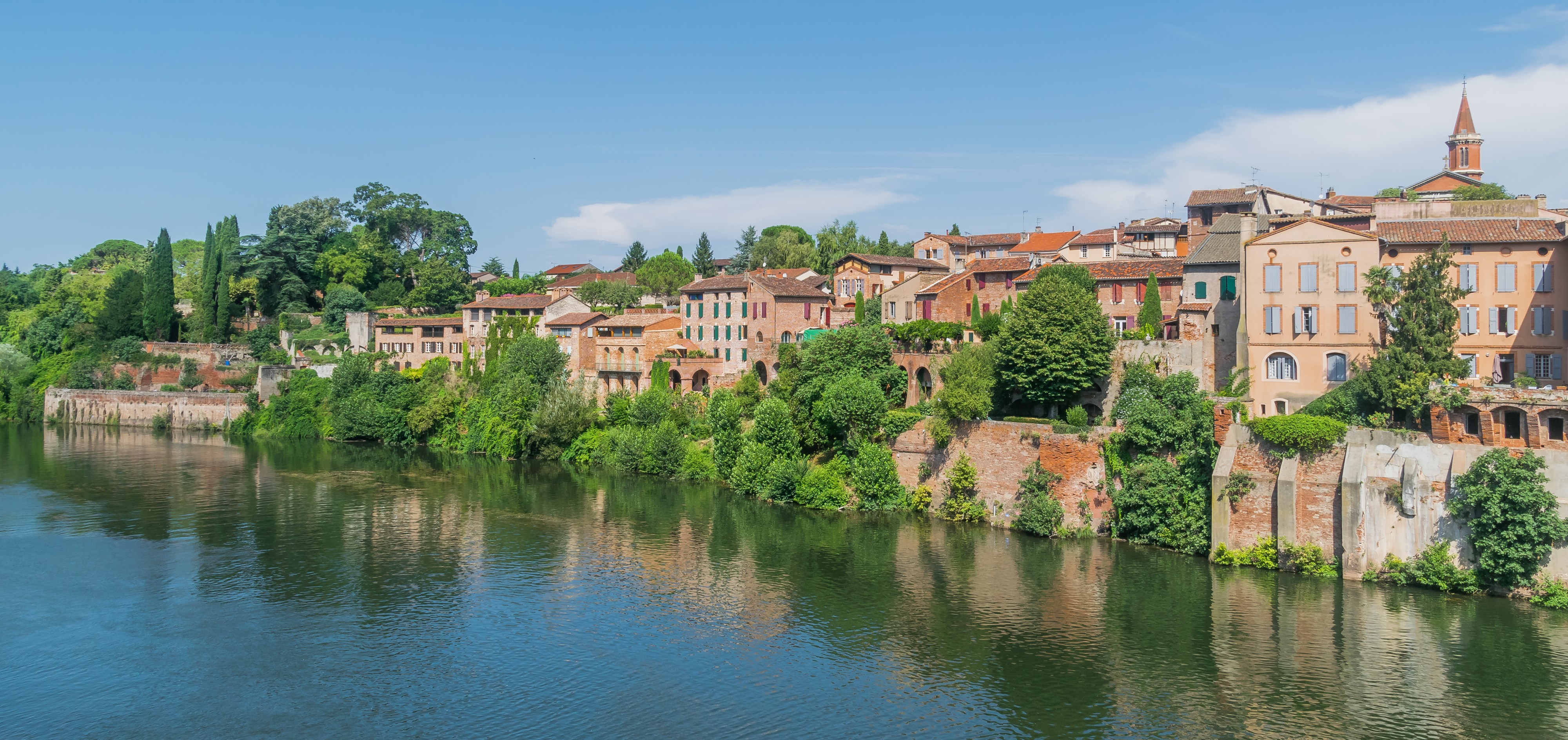 Right bank of Tarn River in Albi