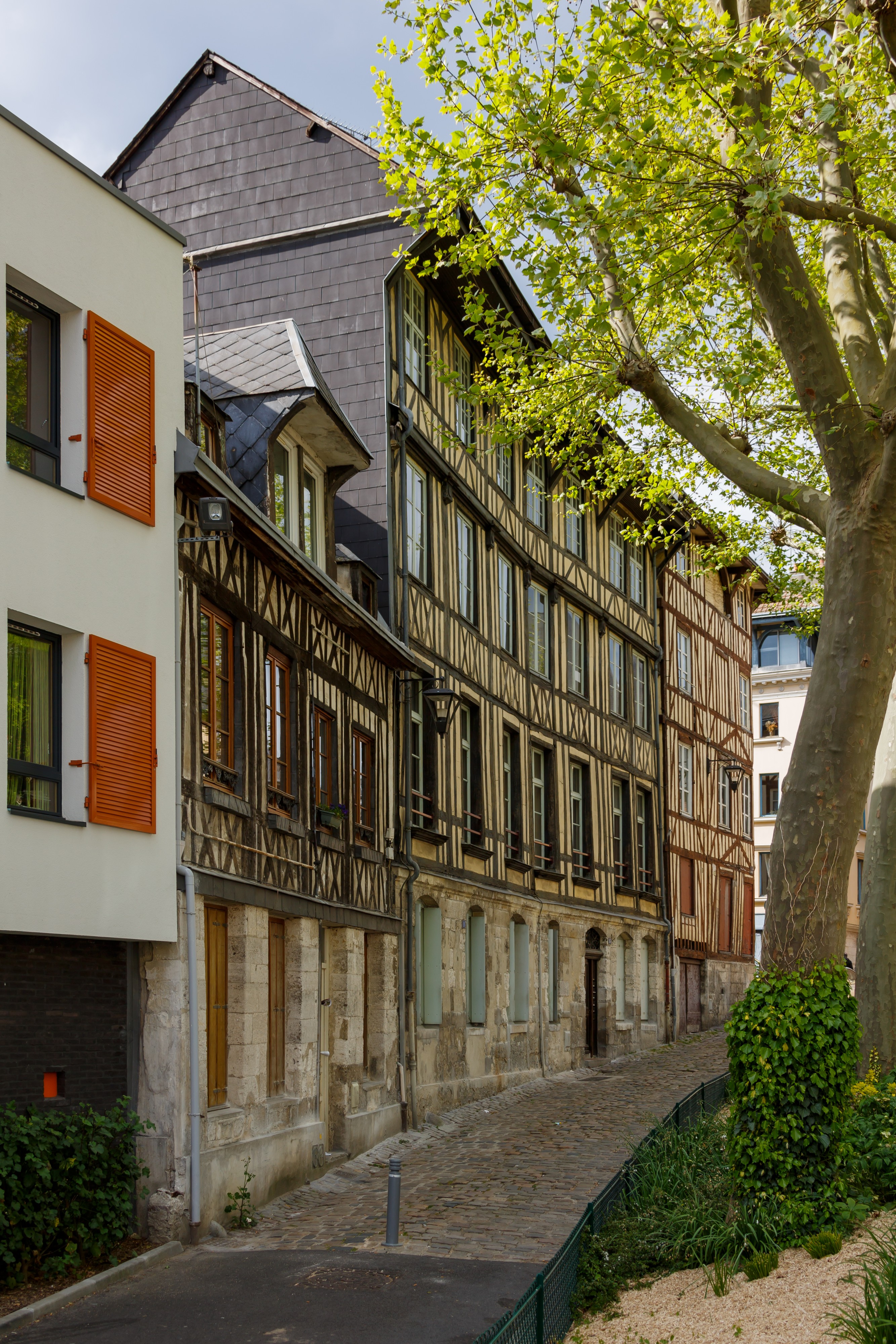 Rouen France Timber-framed-houses-03