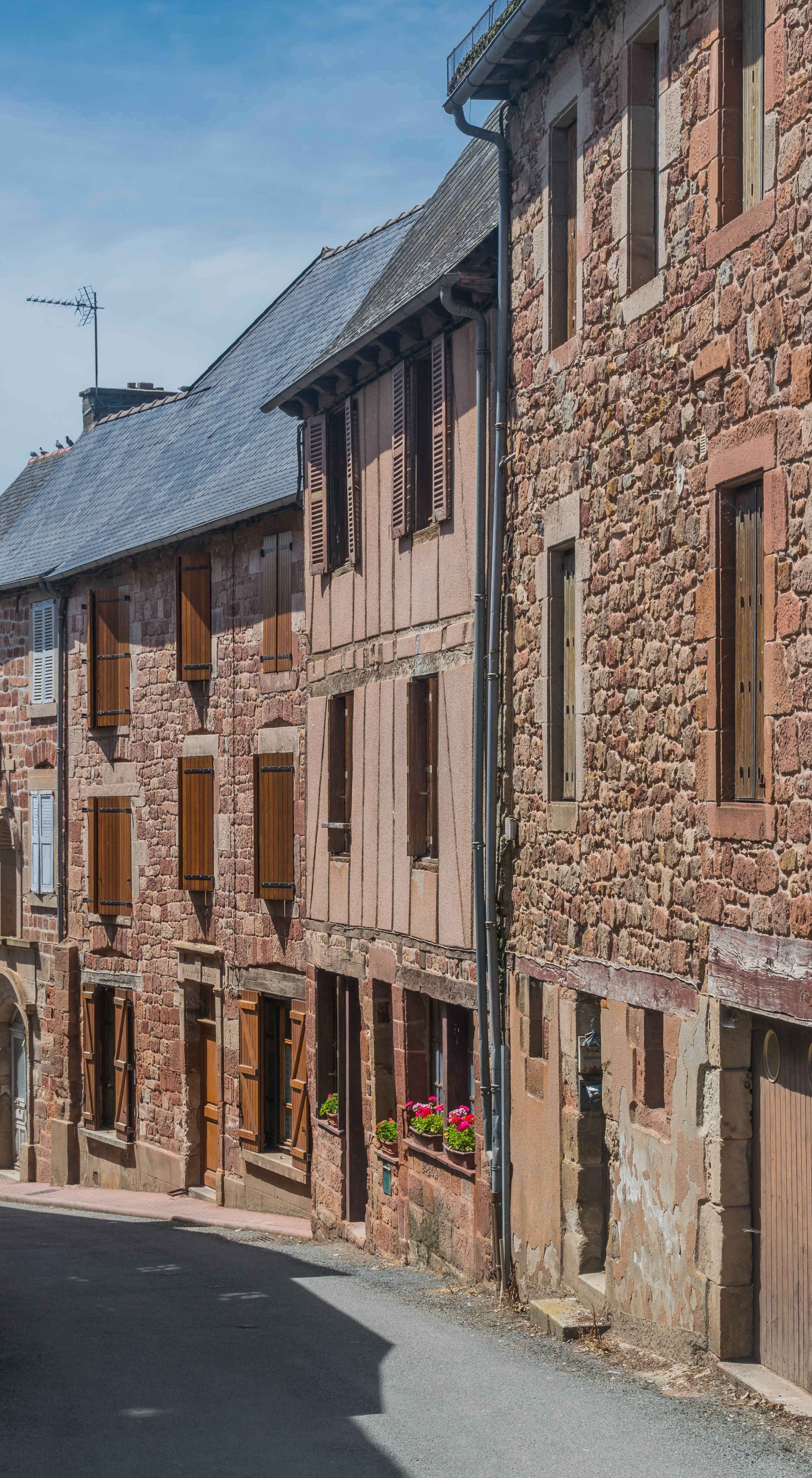 Route de Lunel in Saint-Cyprien-sur-Dourdou 01