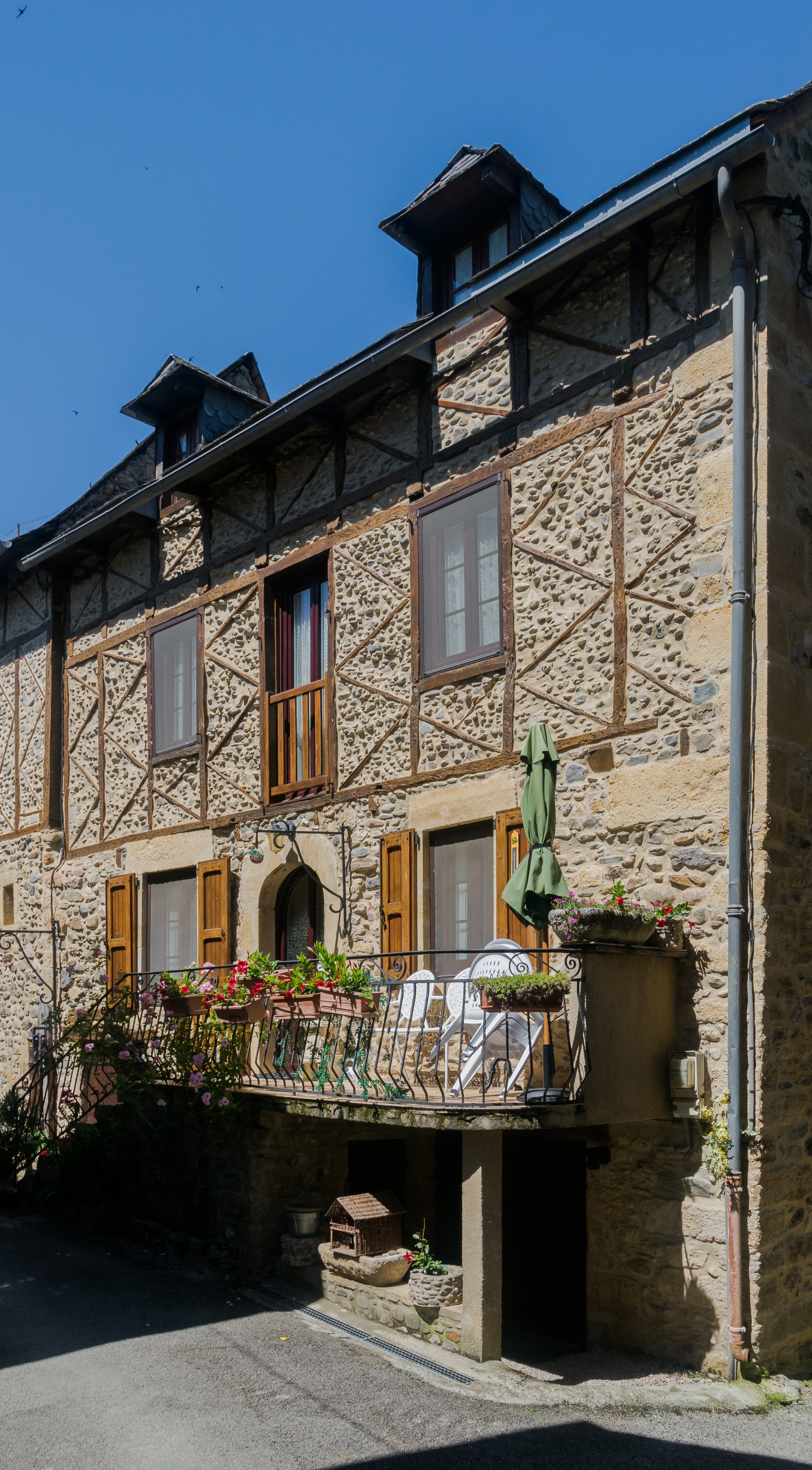 Rue de la Traverse in Sainte-Eulalie-d'Olt 04