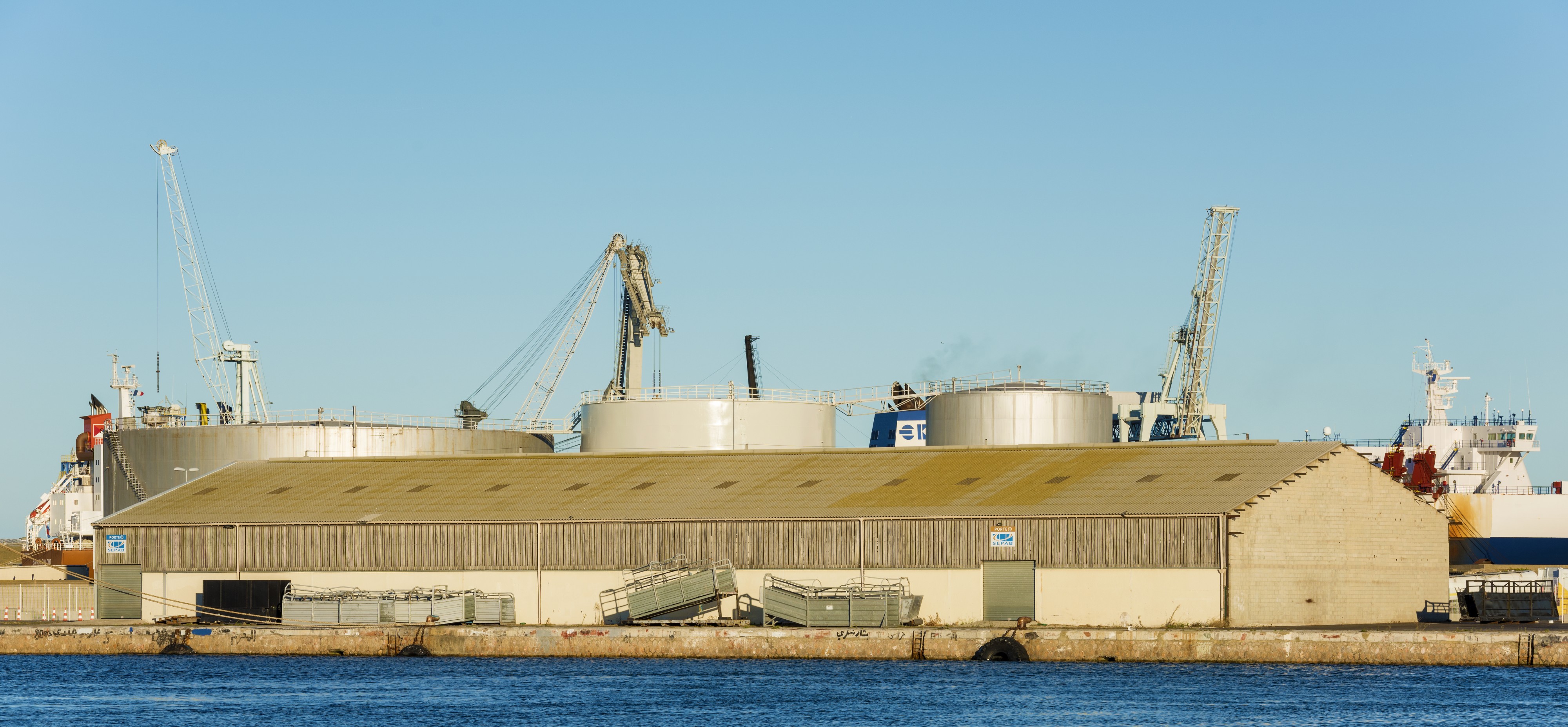 Sète harbour hangar