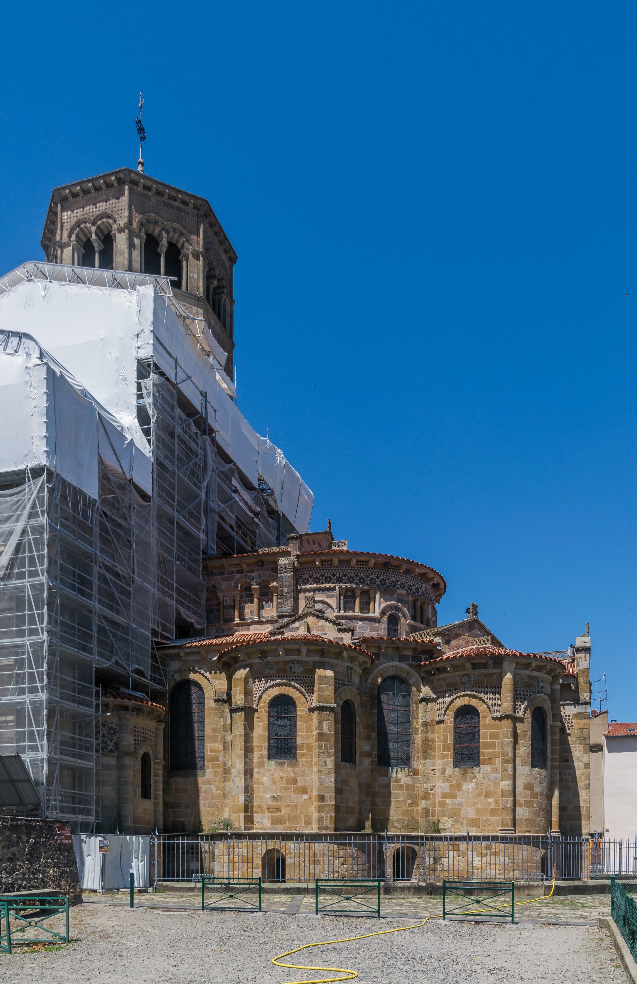 Saint Austremoine Church of Issoire 04