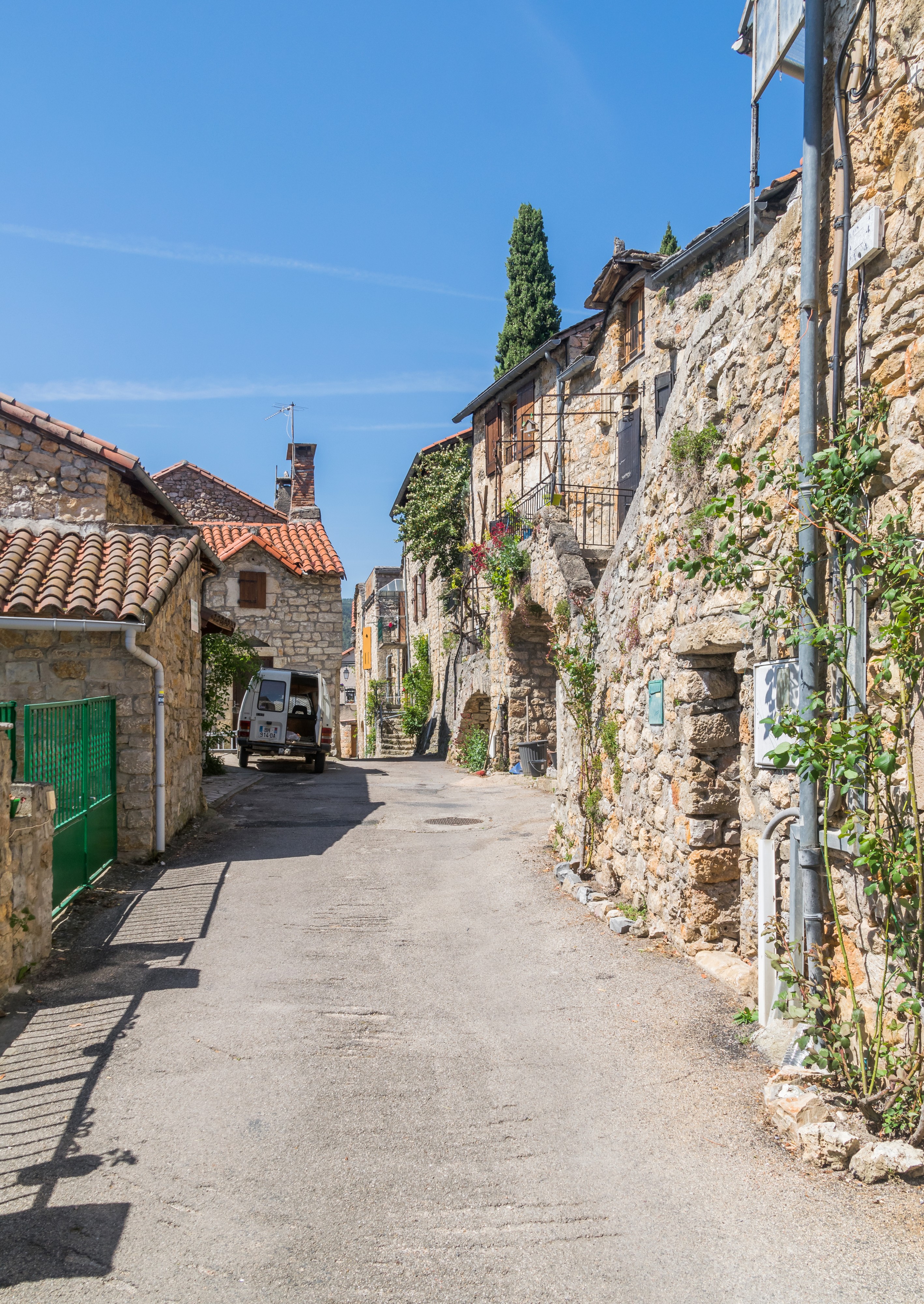 Street in settlement Liaucous