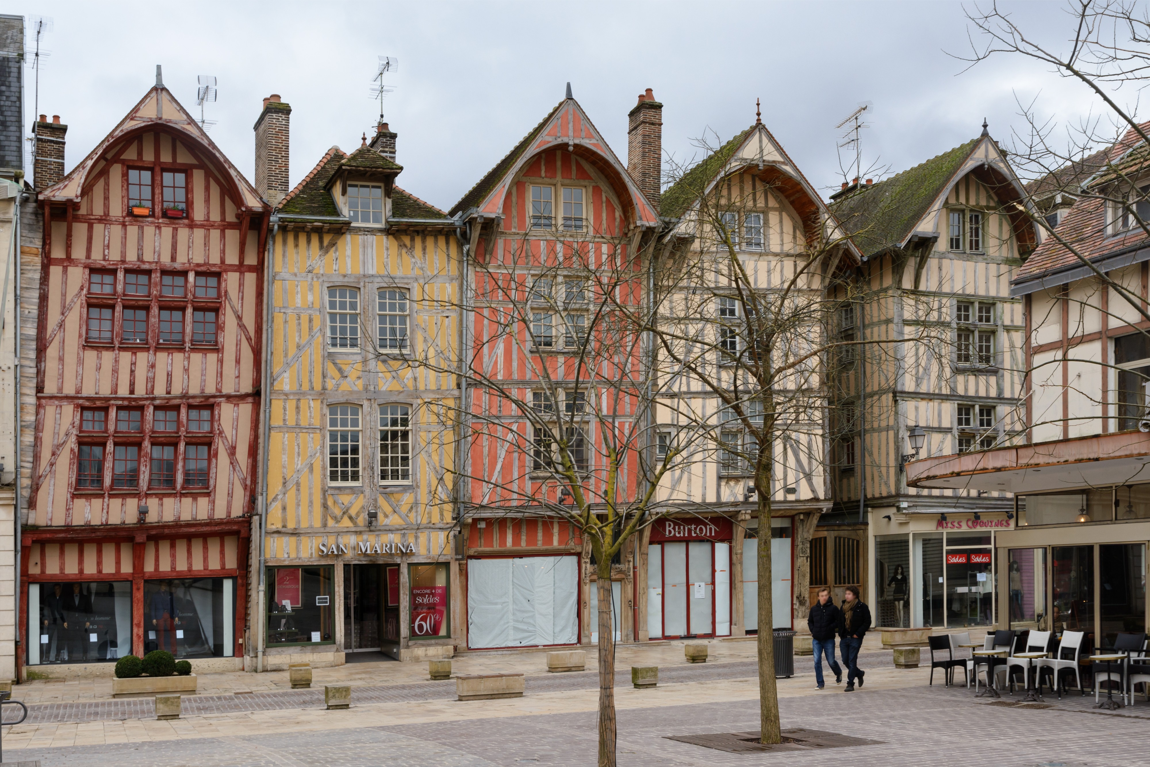 Troyes rue Emile Zola maisons pans de bois