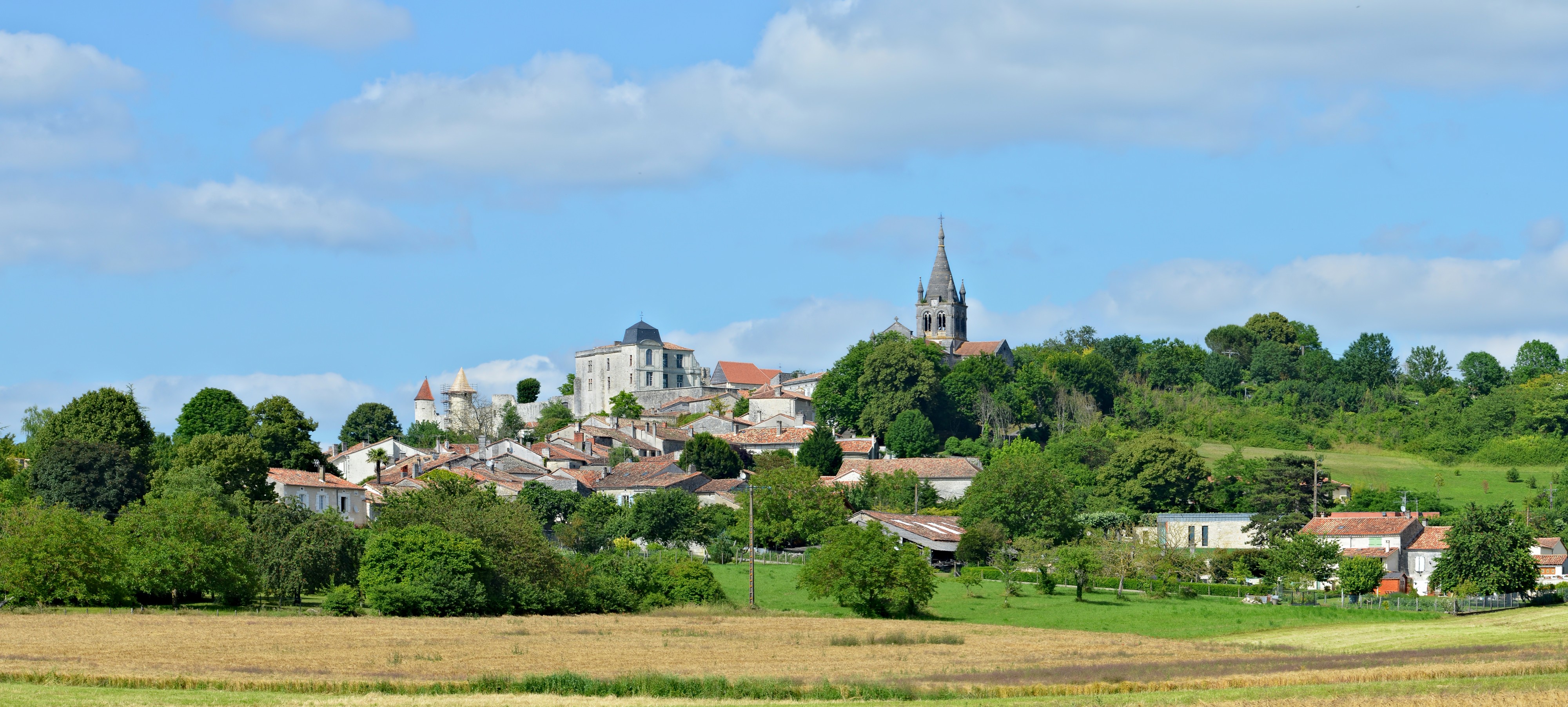 Villebois-Lavalette 16 Village vue ouest 2013