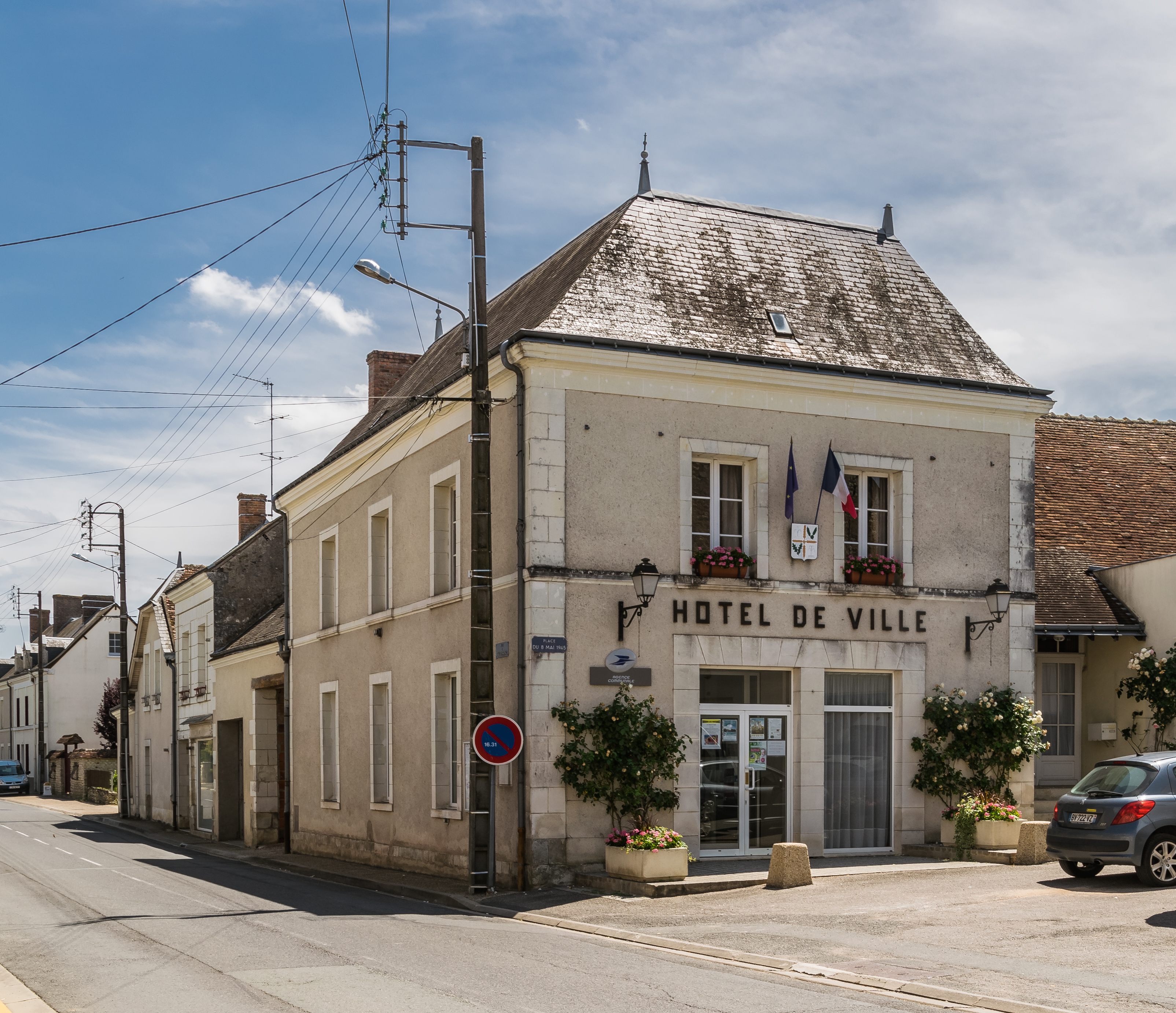 Town hall of Nouans-les-Fontaines