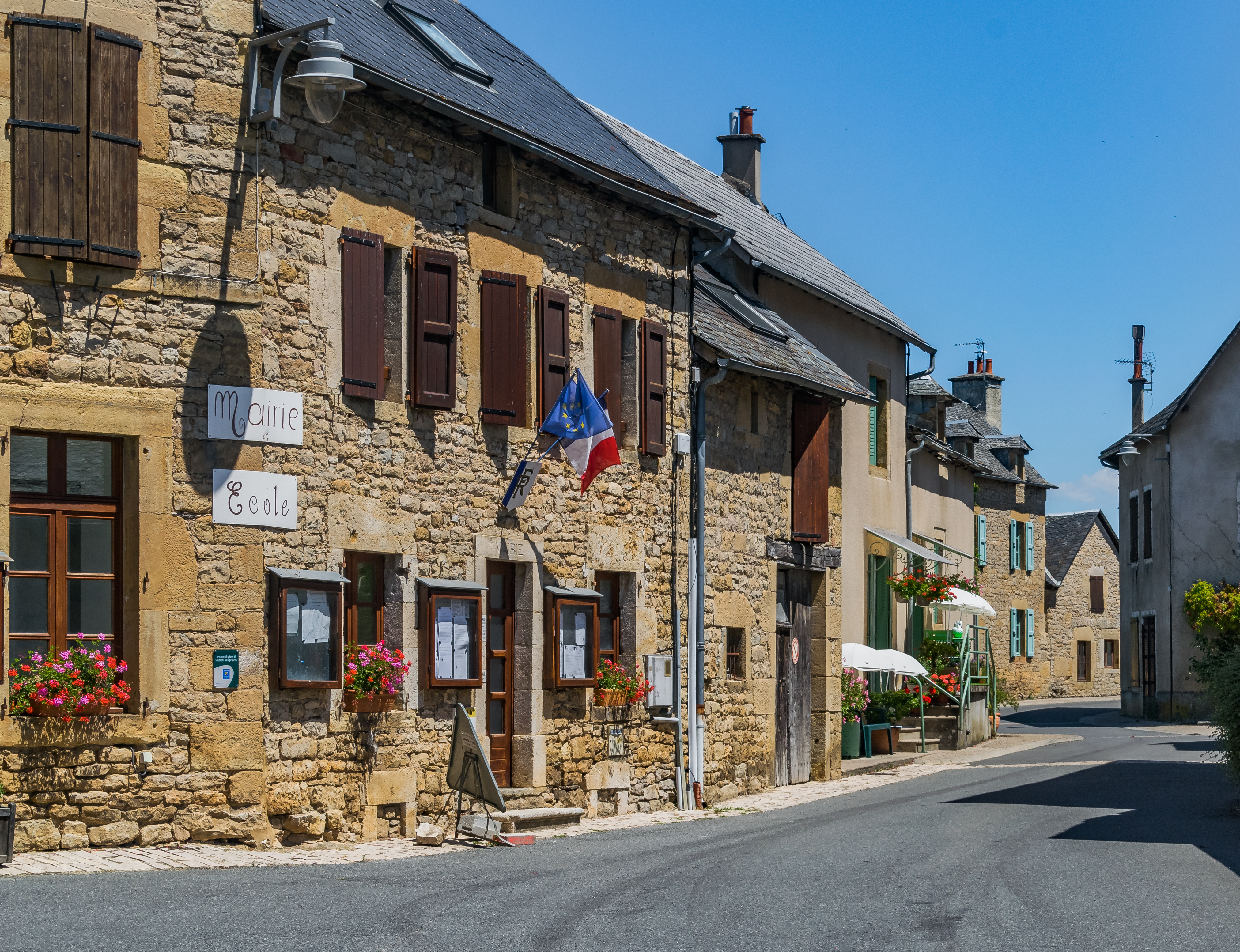 Town hall of Pierrefiche 01