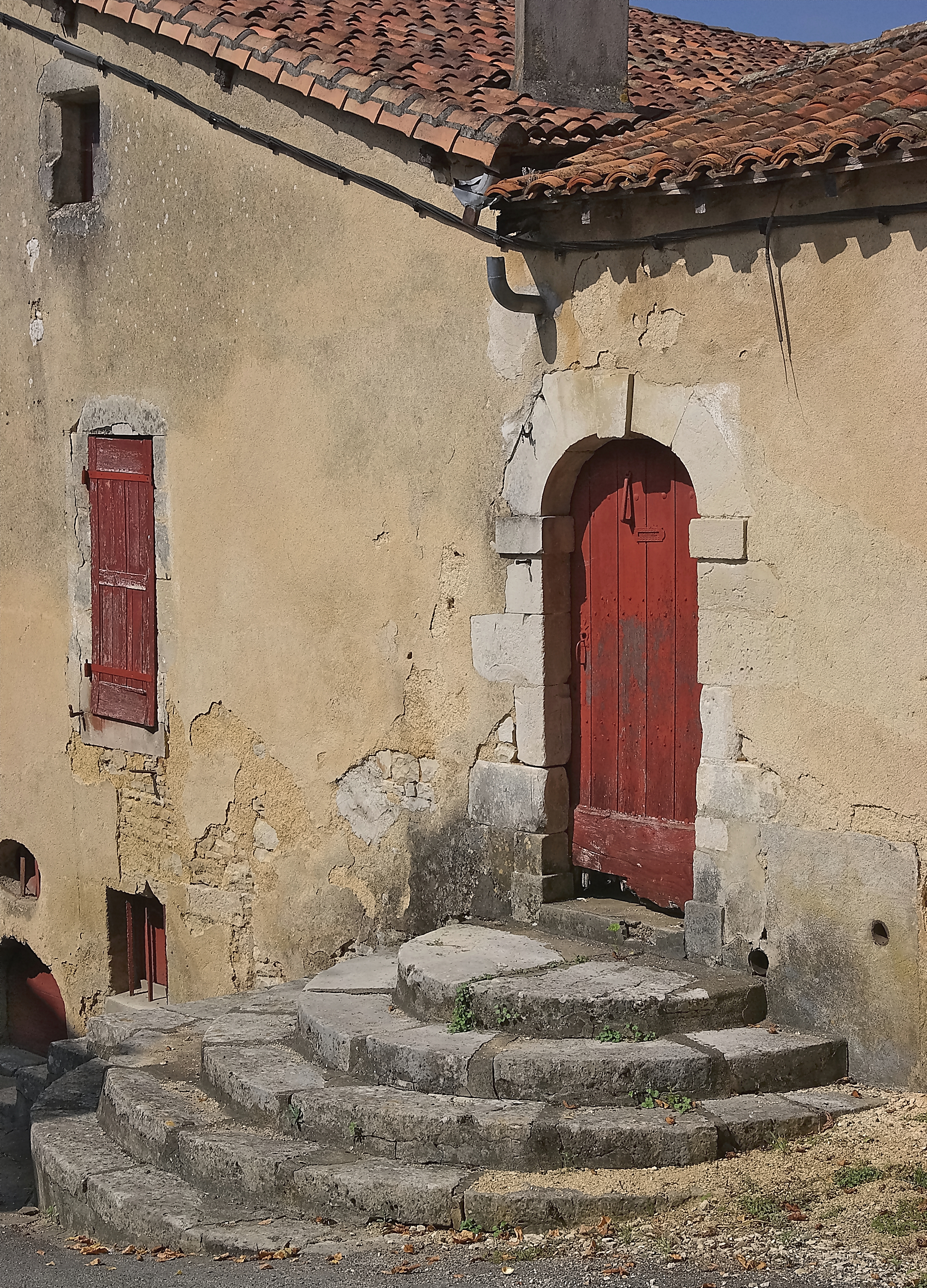 Verteuil 16 Vieille porte&escalier 2009