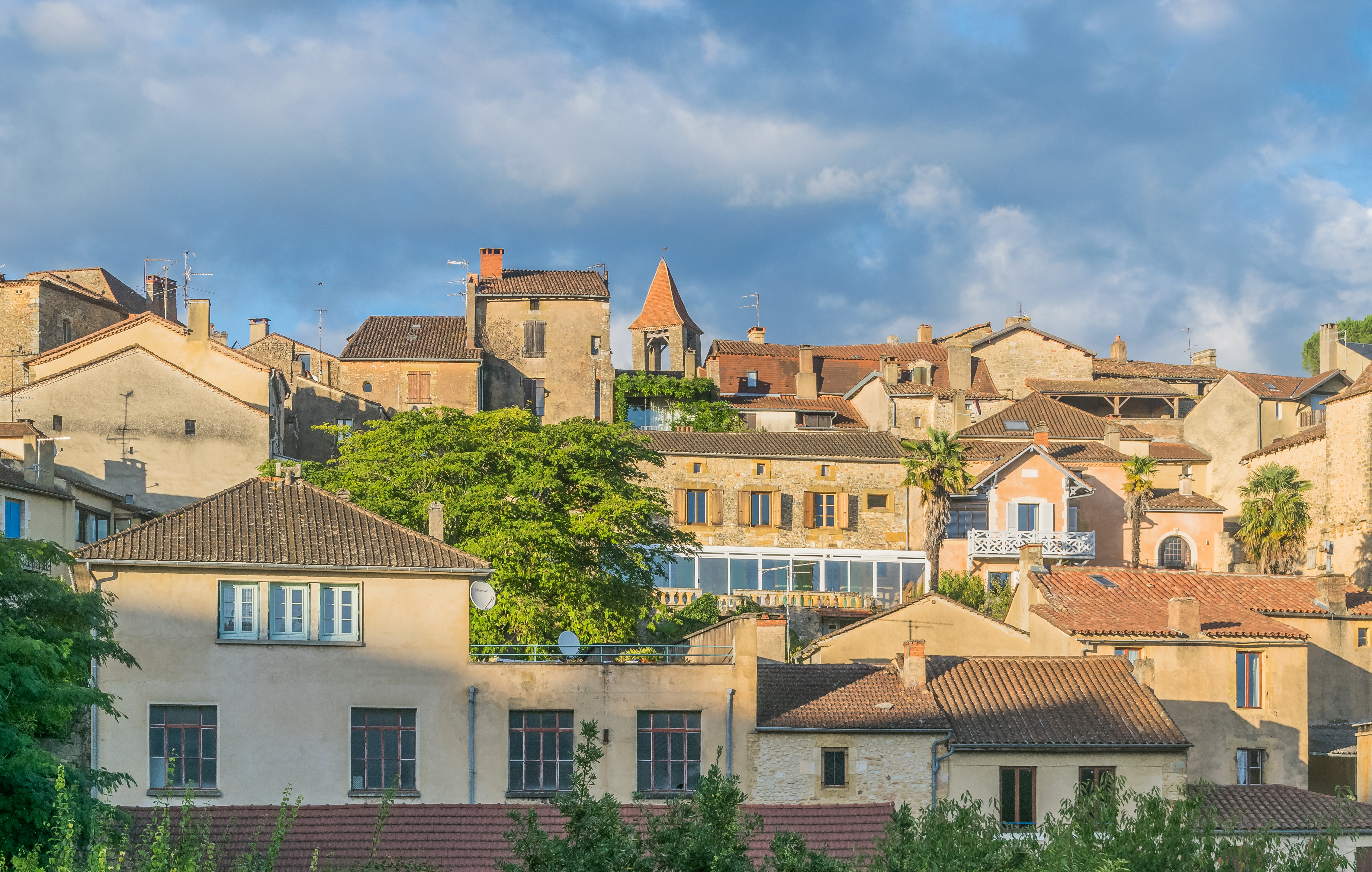 View of Belves 02