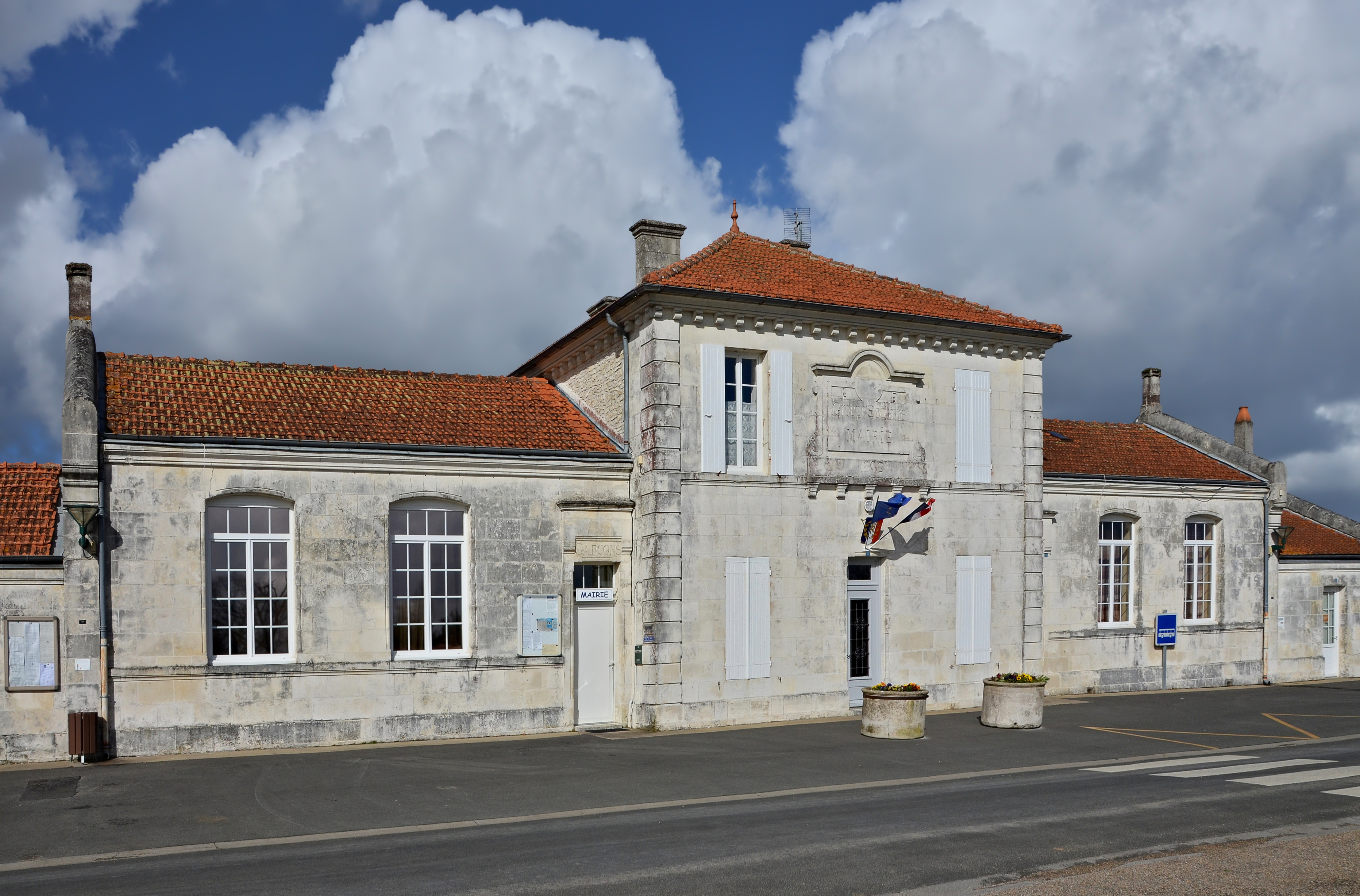 Villars-en-Pons Mairie Façade 2014