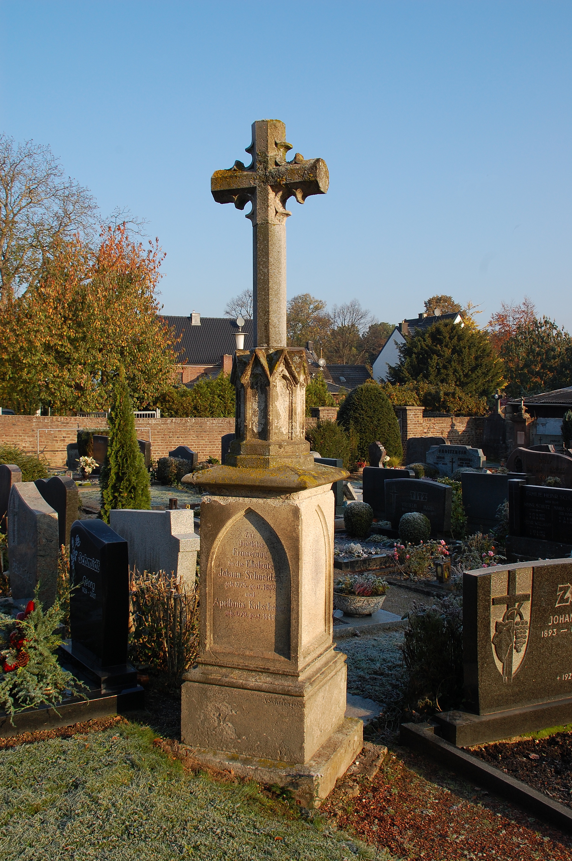 12-10-28 Friedhof Gymnich Schneider 03