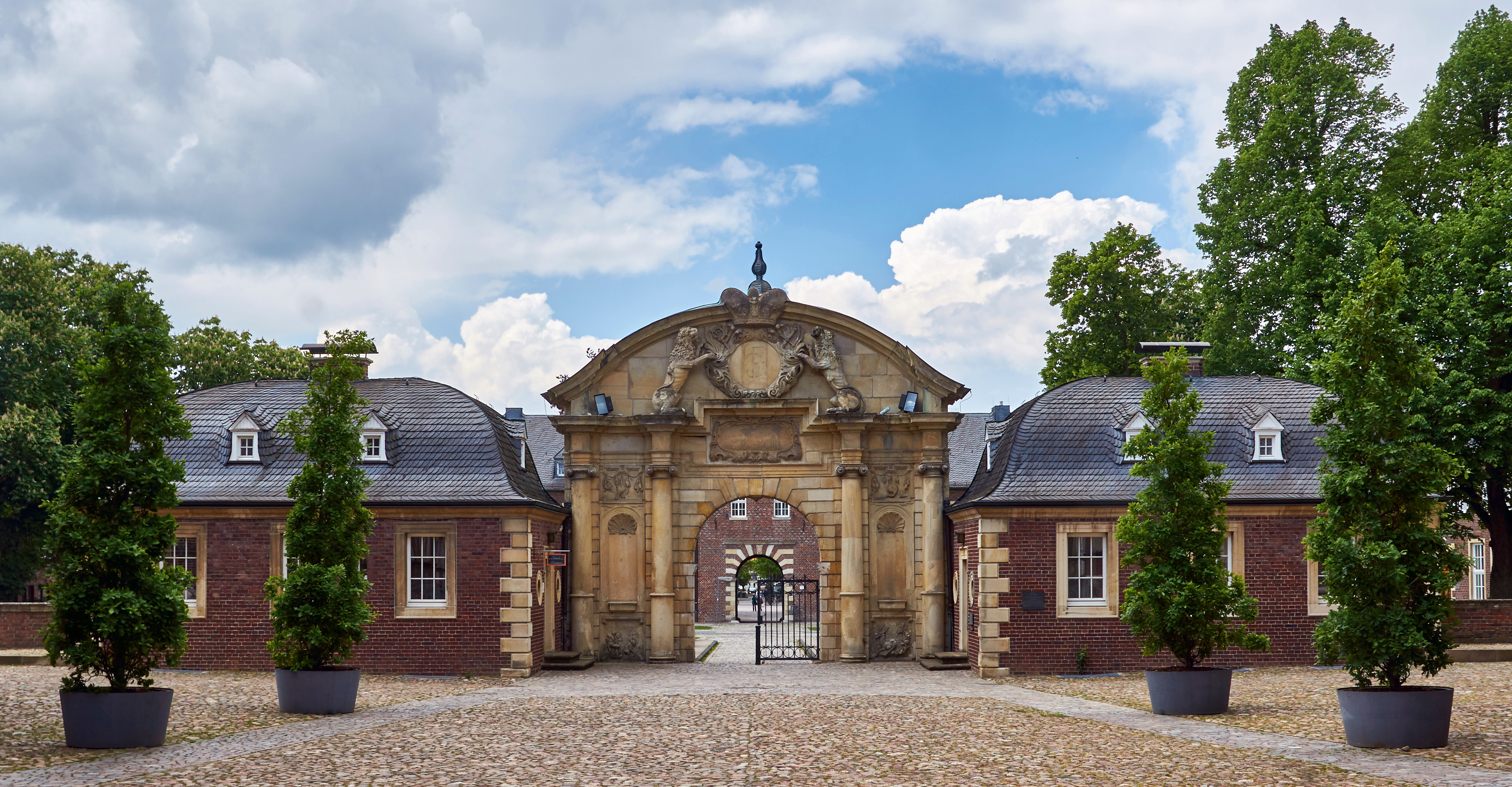 20170520 Schloss Ahaus, Torhäuser, Ahaus (08126)