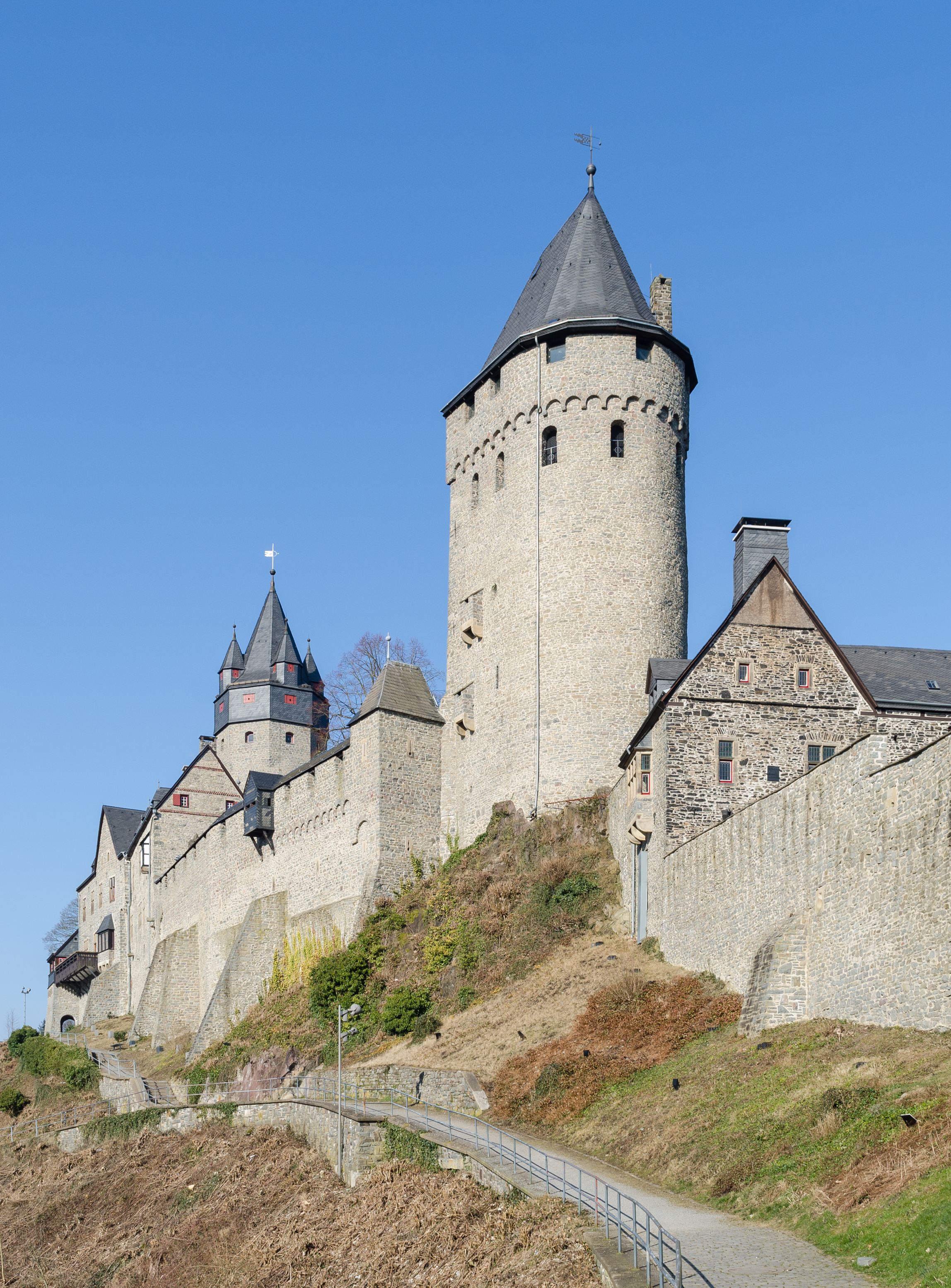 Altena, Burg, 2018-02 CN-01