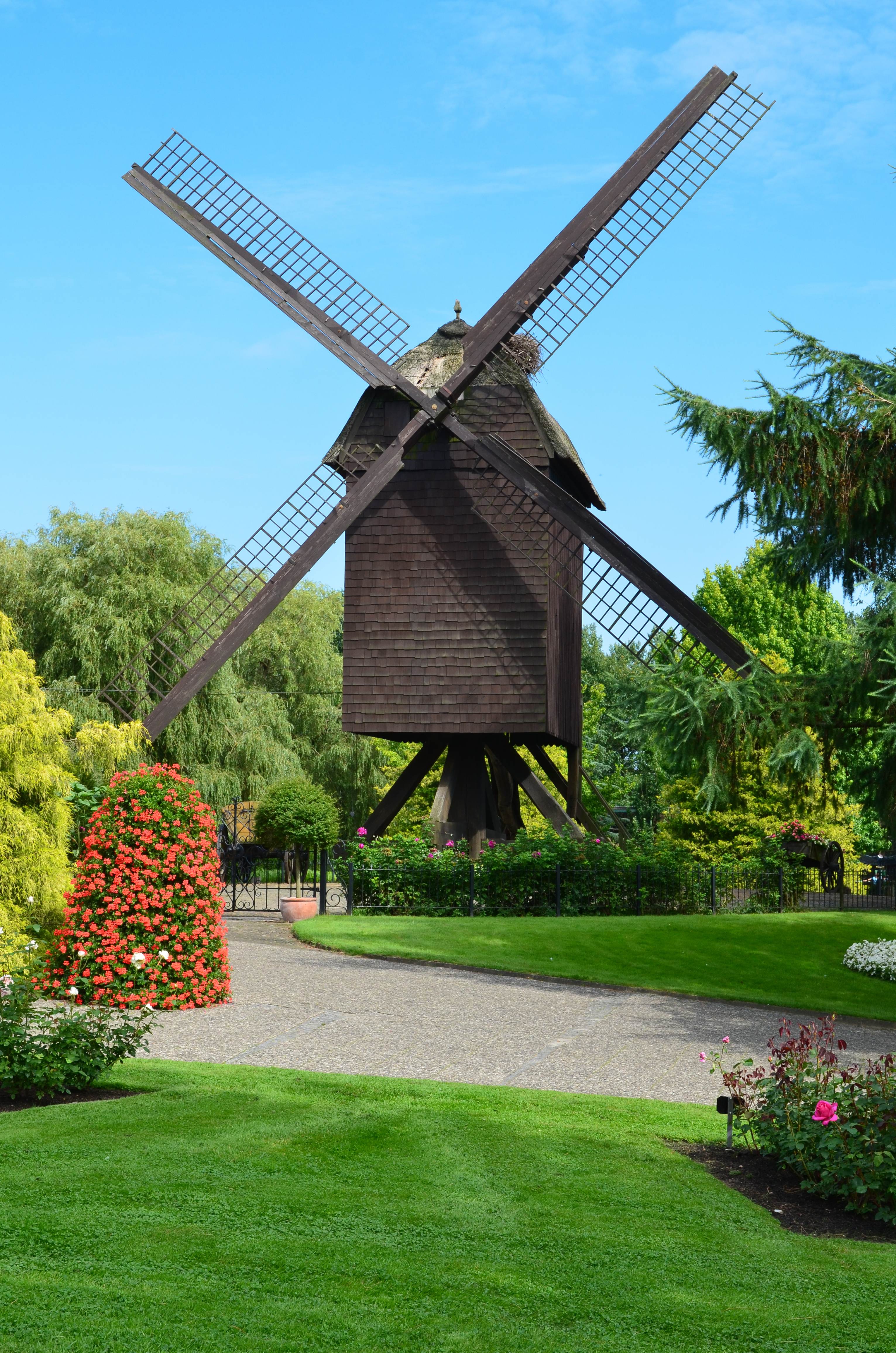 Bockwindmühle (Post mill) - Weltvogelpark Walsrode 2011-02