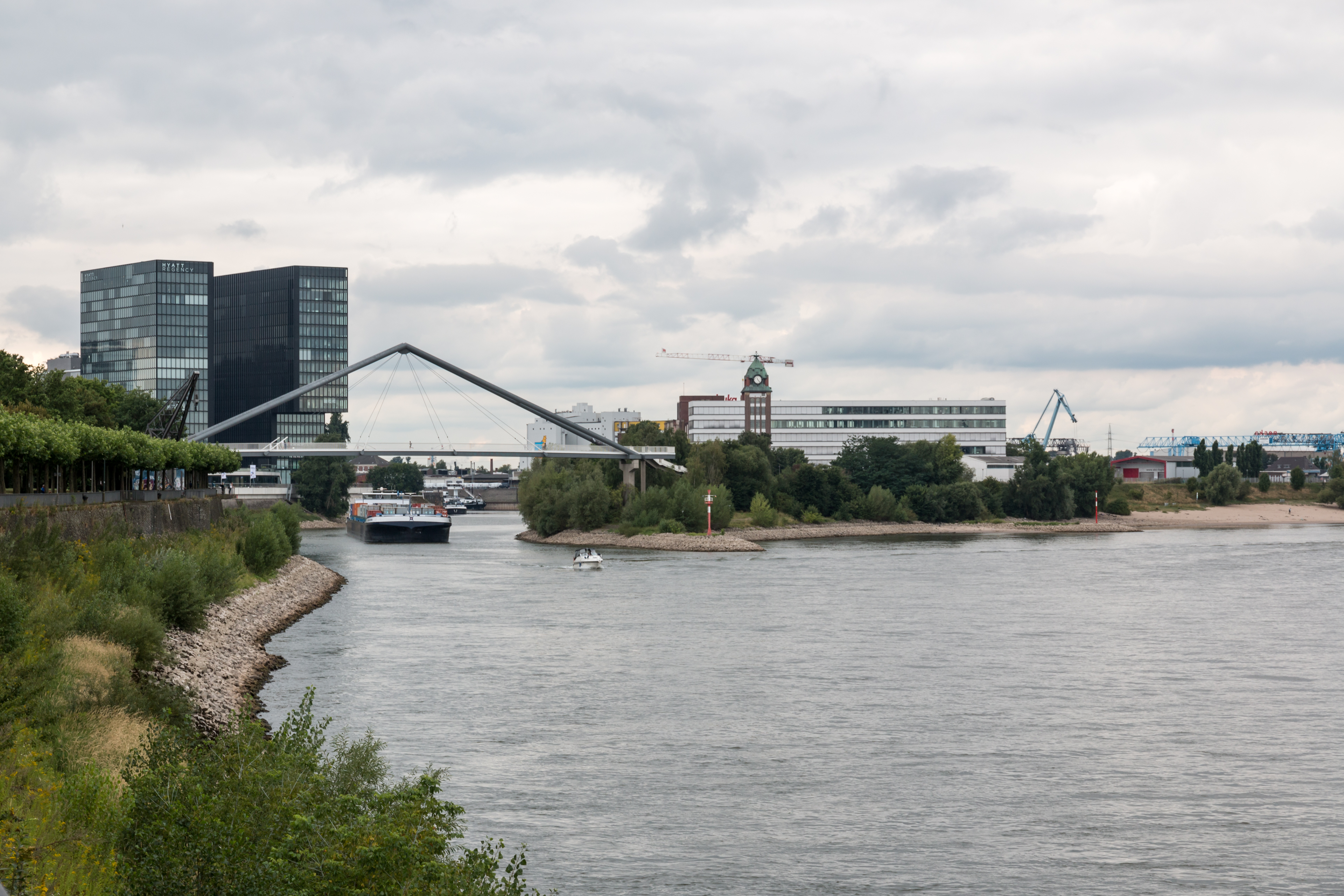 Düsseldorf, Hafenzufahrt -- 2015 -- 8215