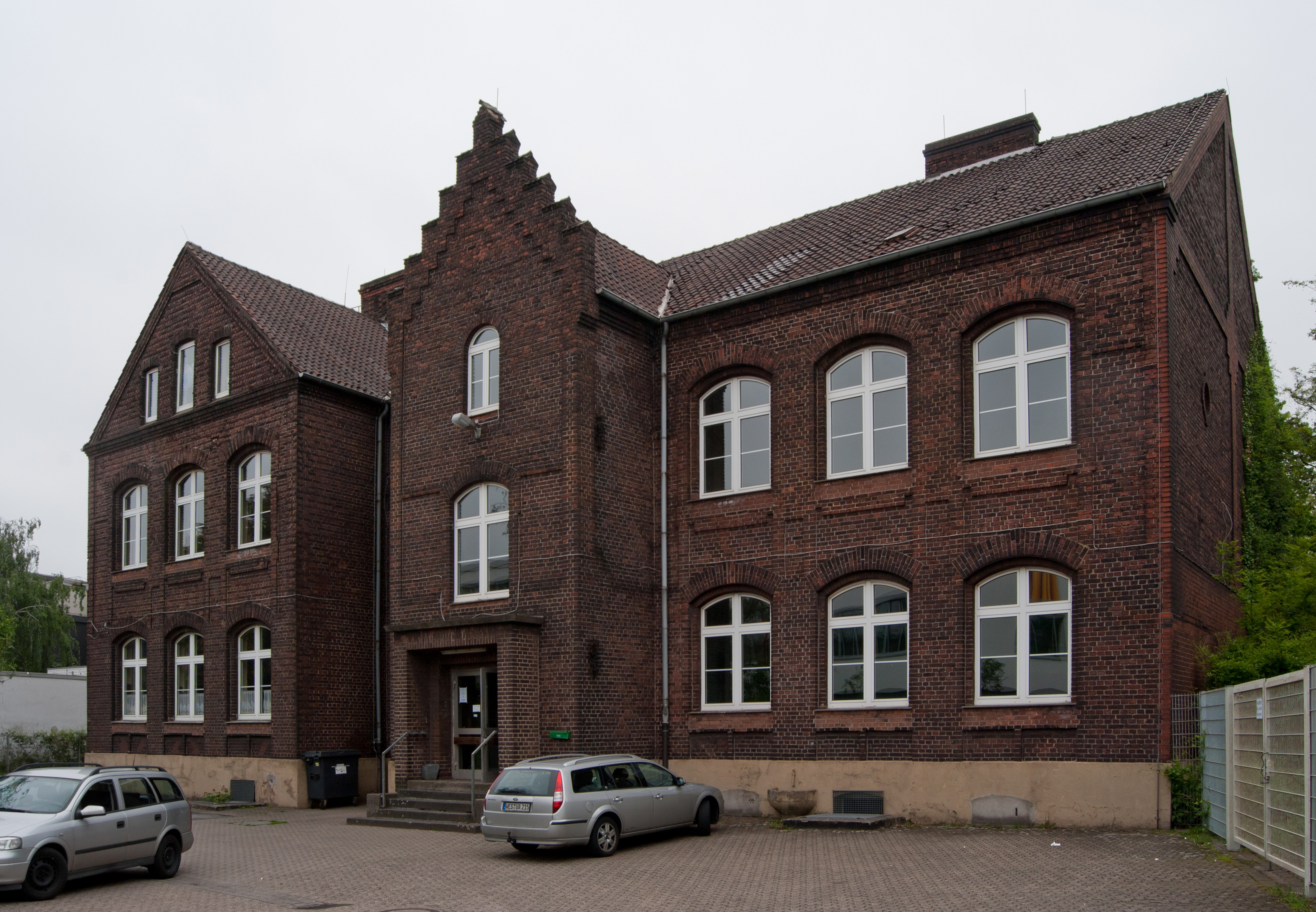 Duisburg, Aldenrade, Volkshochschule, 2012-05 CN-01