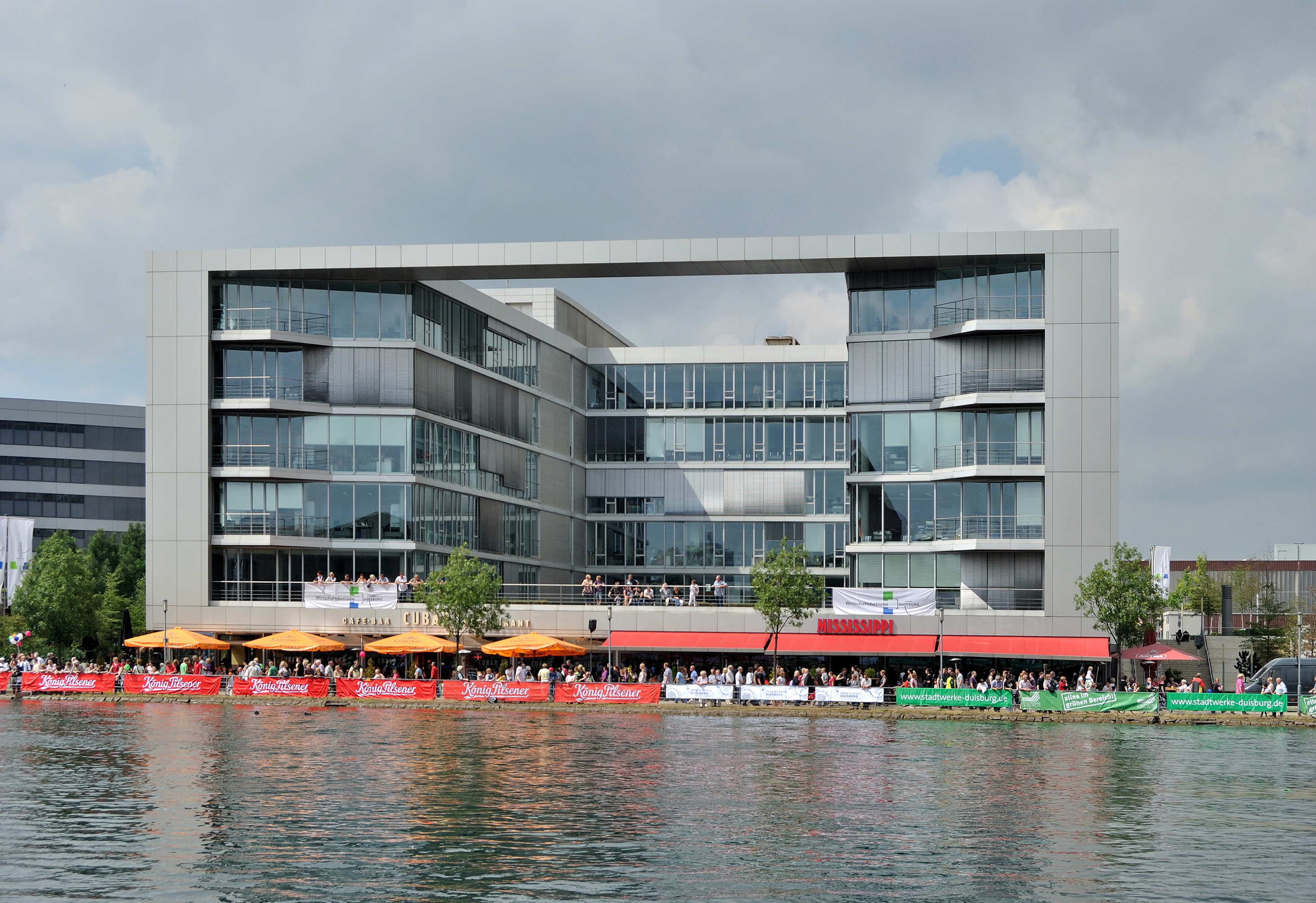 Duisburg, Innenhafen, 2011-06 CN-02