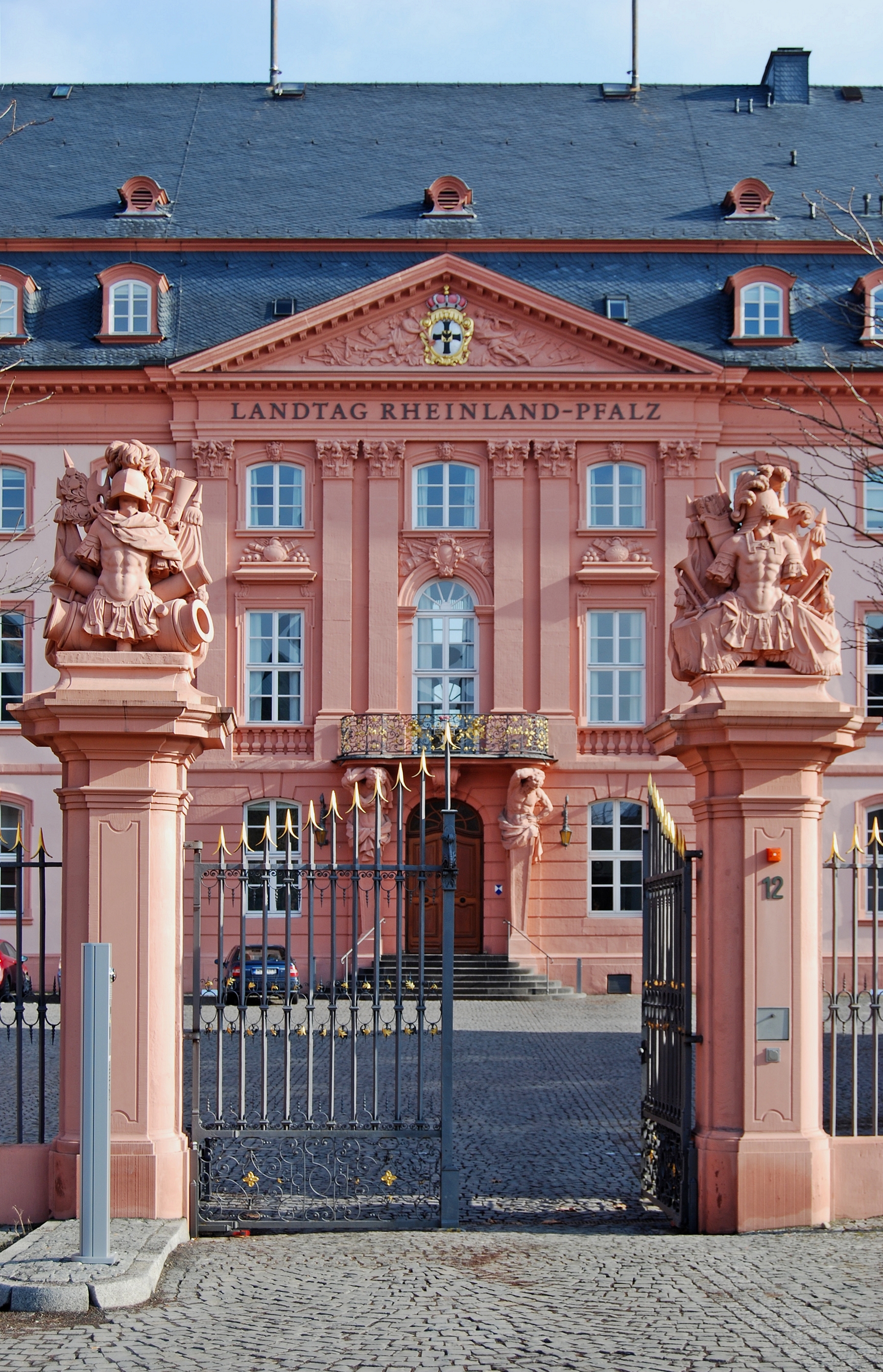 Eingang Landtag Rheinland-Pfalz