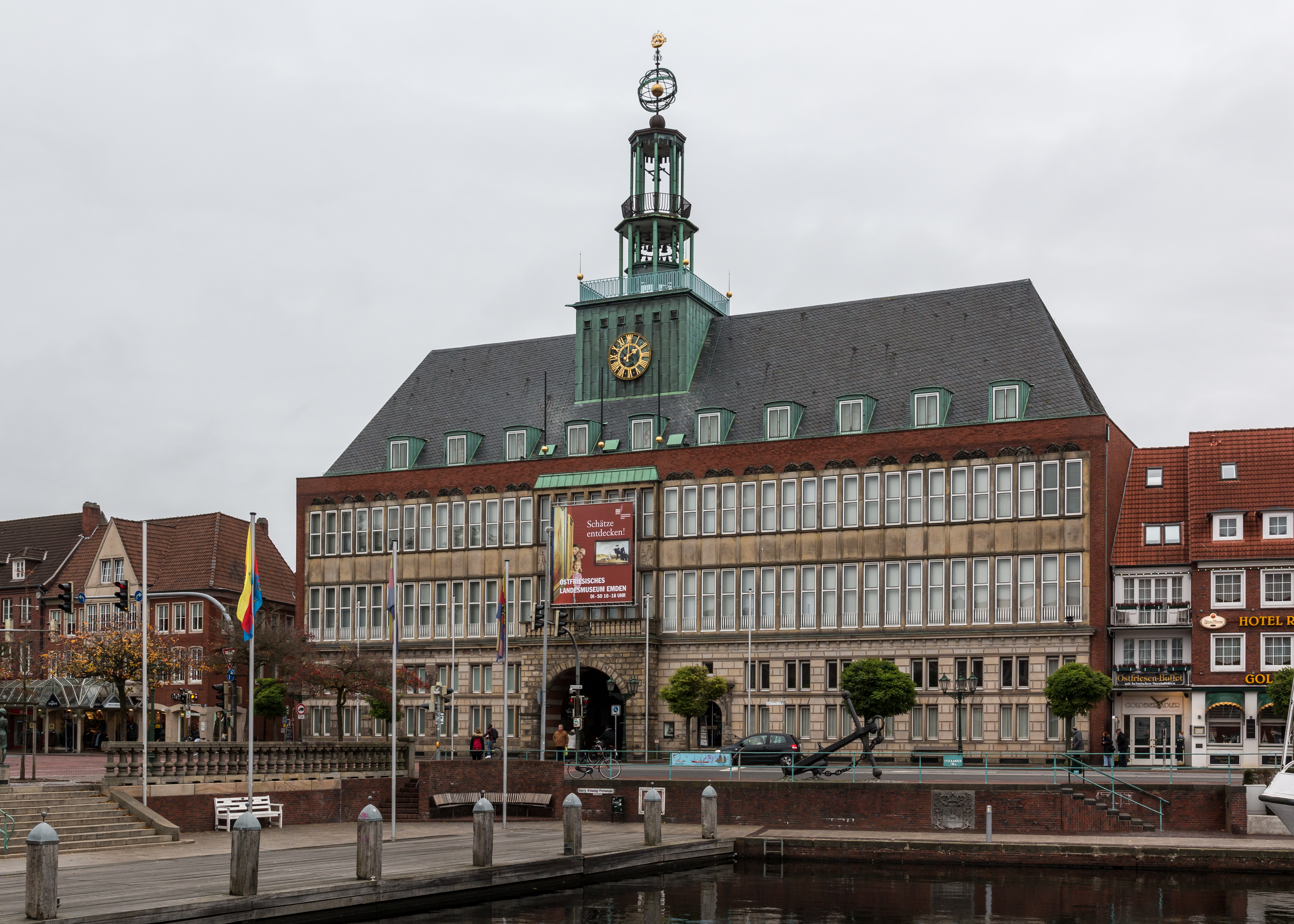 Emden, Rathaus -- 2016 -- 5504