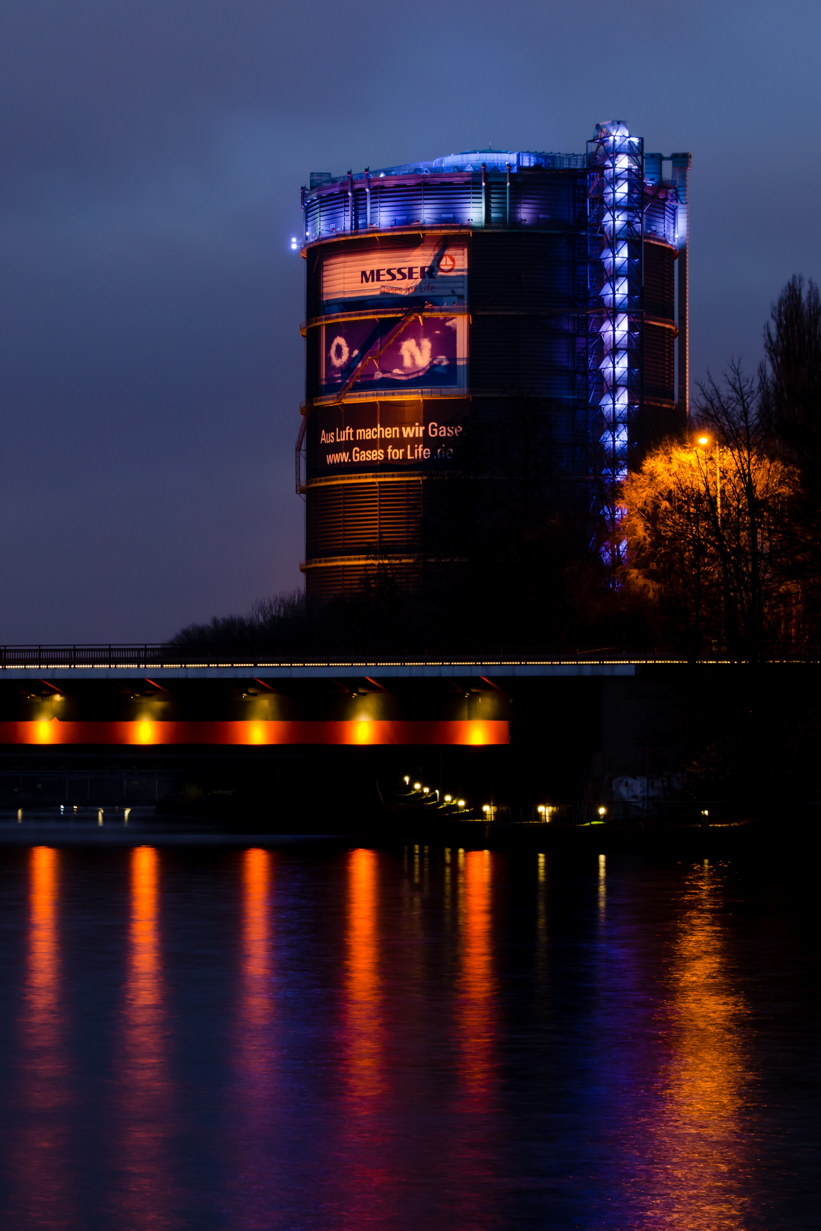 Gasometer-Abends-Kanal-View-2012