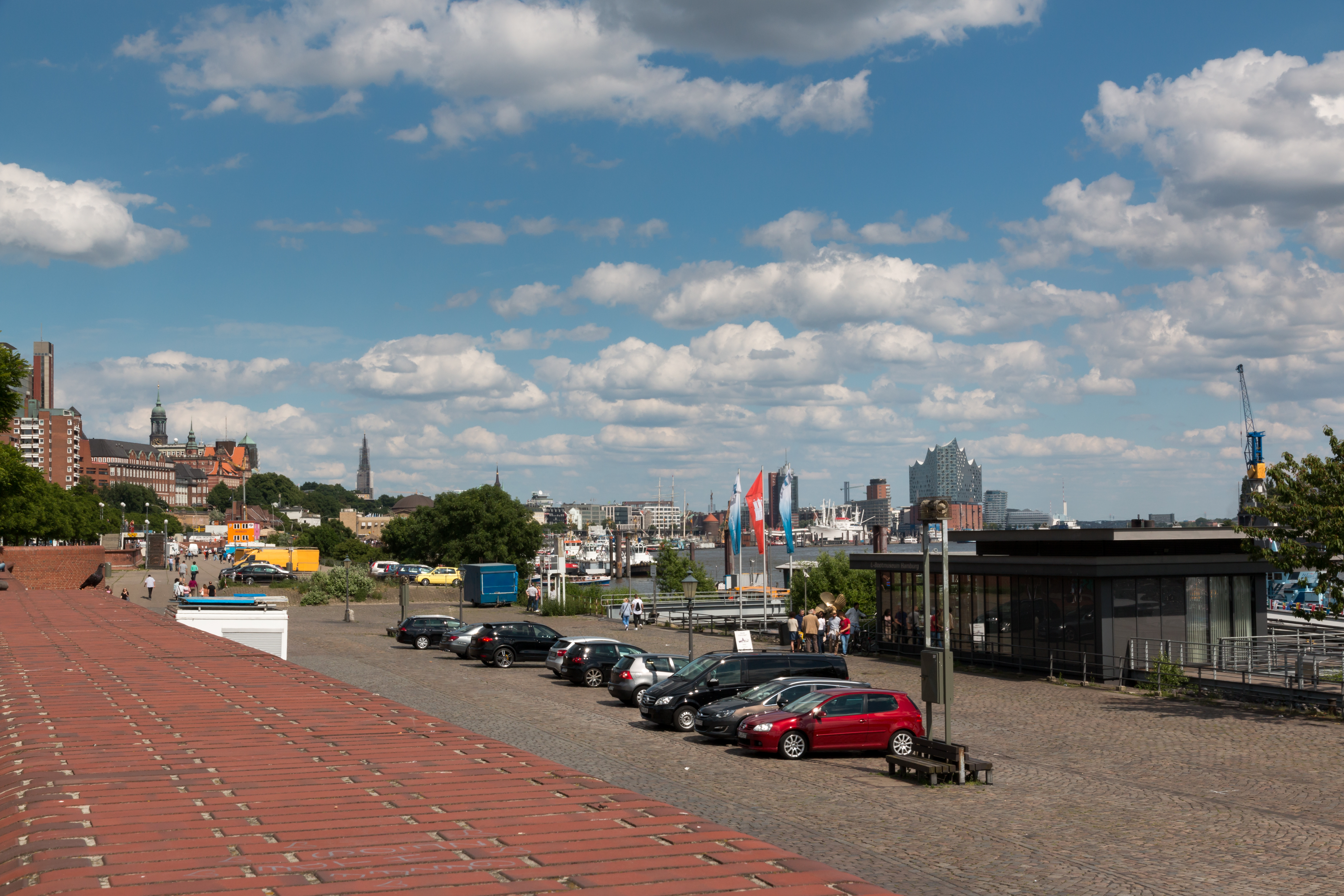 Hamburg, St.-Pauli-Fischmarkt (und Hafen) -- 2016 -- 3072