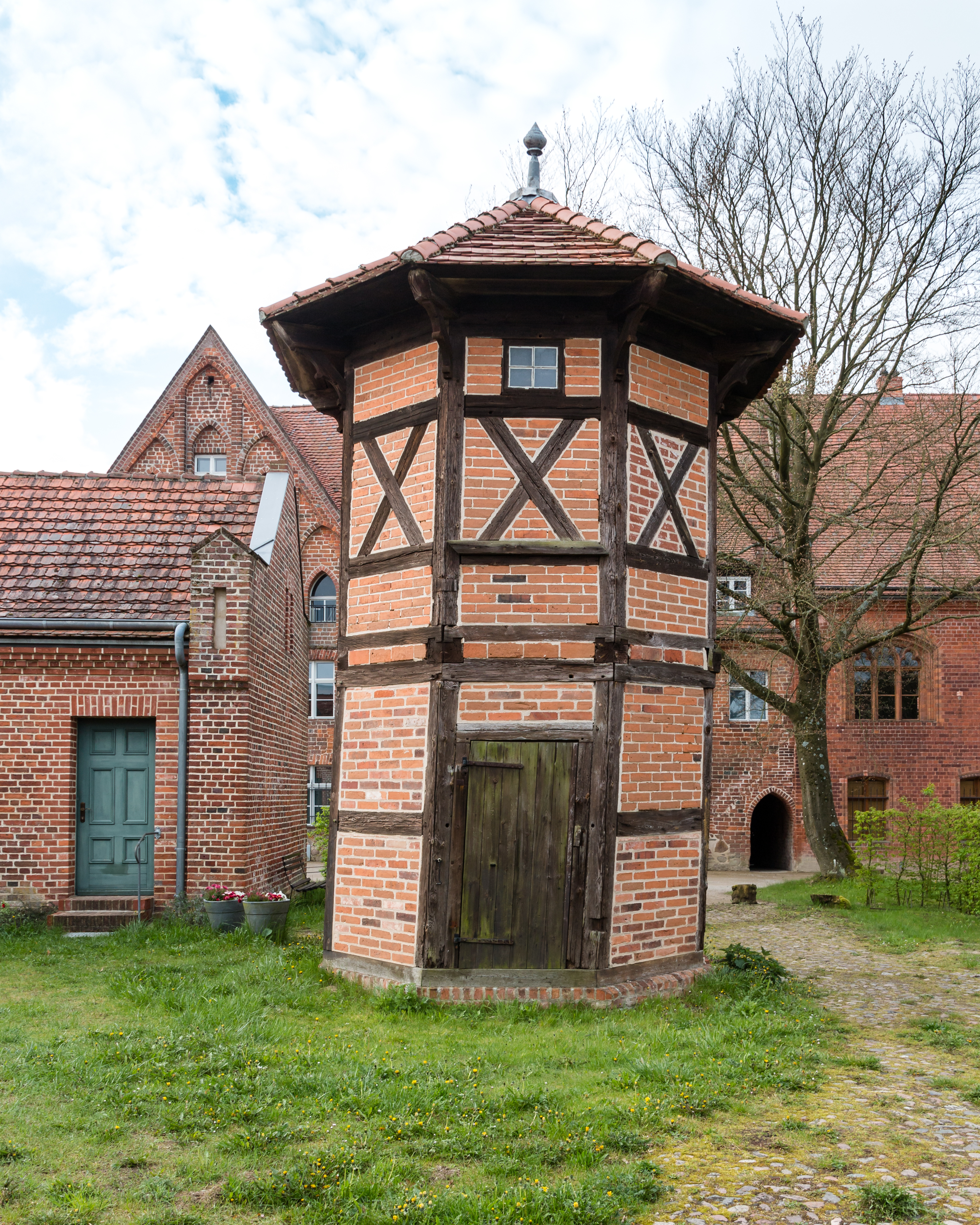 Heiligengrabe, Kloster Stift zum Heiligengrabe, Taubenturm -- 2017 -- 0136