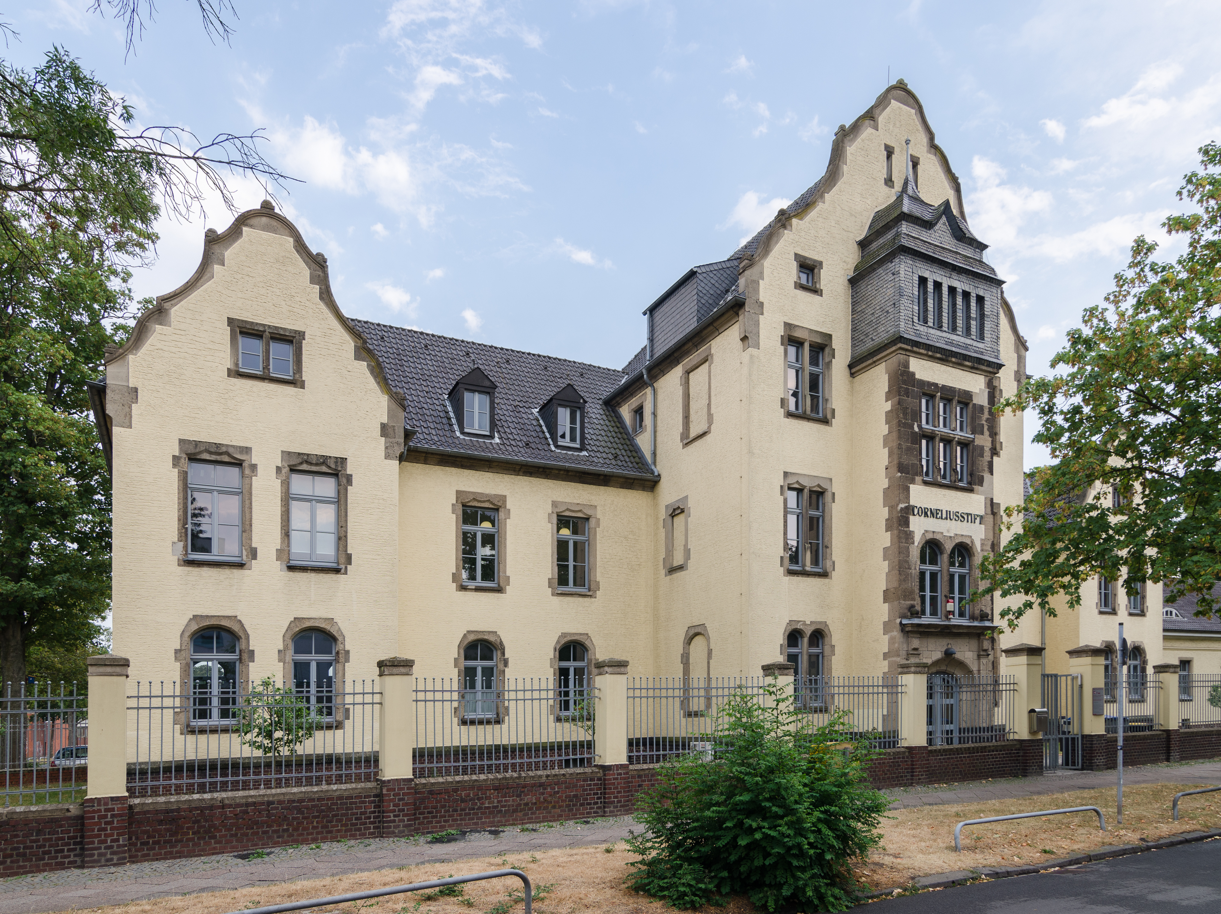 Krefeld, Corneliusstift, 2018-07 CN-02