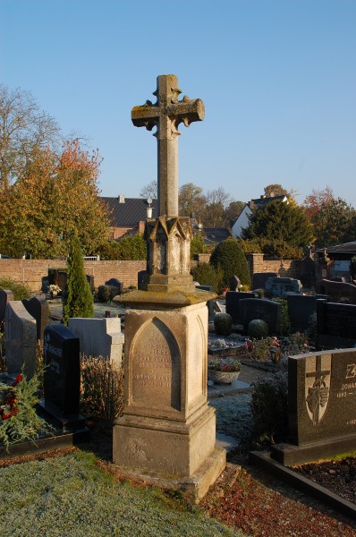 12-10-28 Friedhof Gymnich Schneider 03