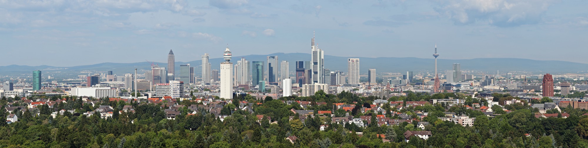 Cityscape Frankfurt 2010 panorama crop