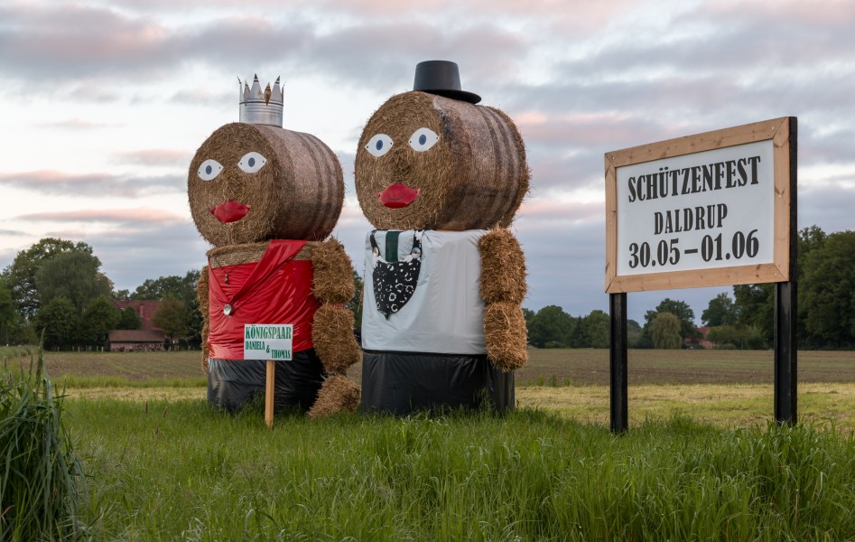 Dülmen, Kirchspiel, Strohfiguren in Daldrup -- 2015 -- 5951