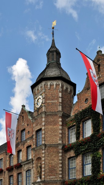 Düsseldorf, Rathaus, 2011-08 CN-02